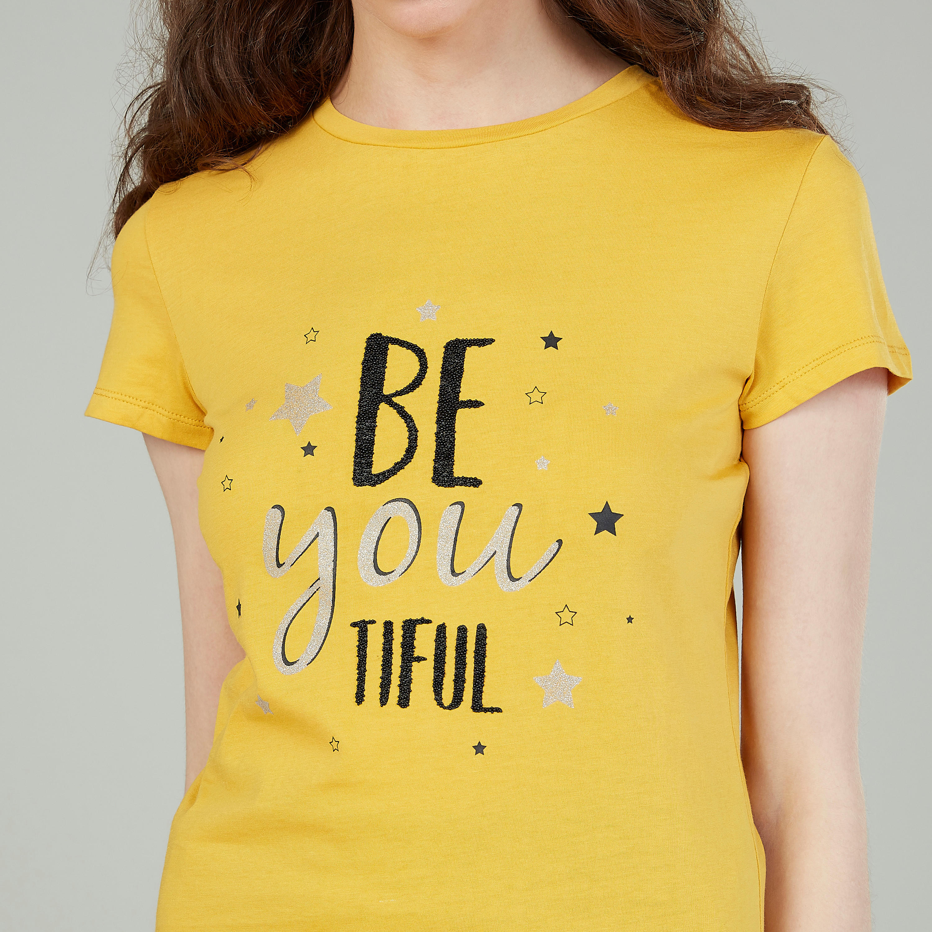 تيشيرت بياقة ضيّقة وأكمام قصيرة وطبعات-women-clothing-tshirts-image-3