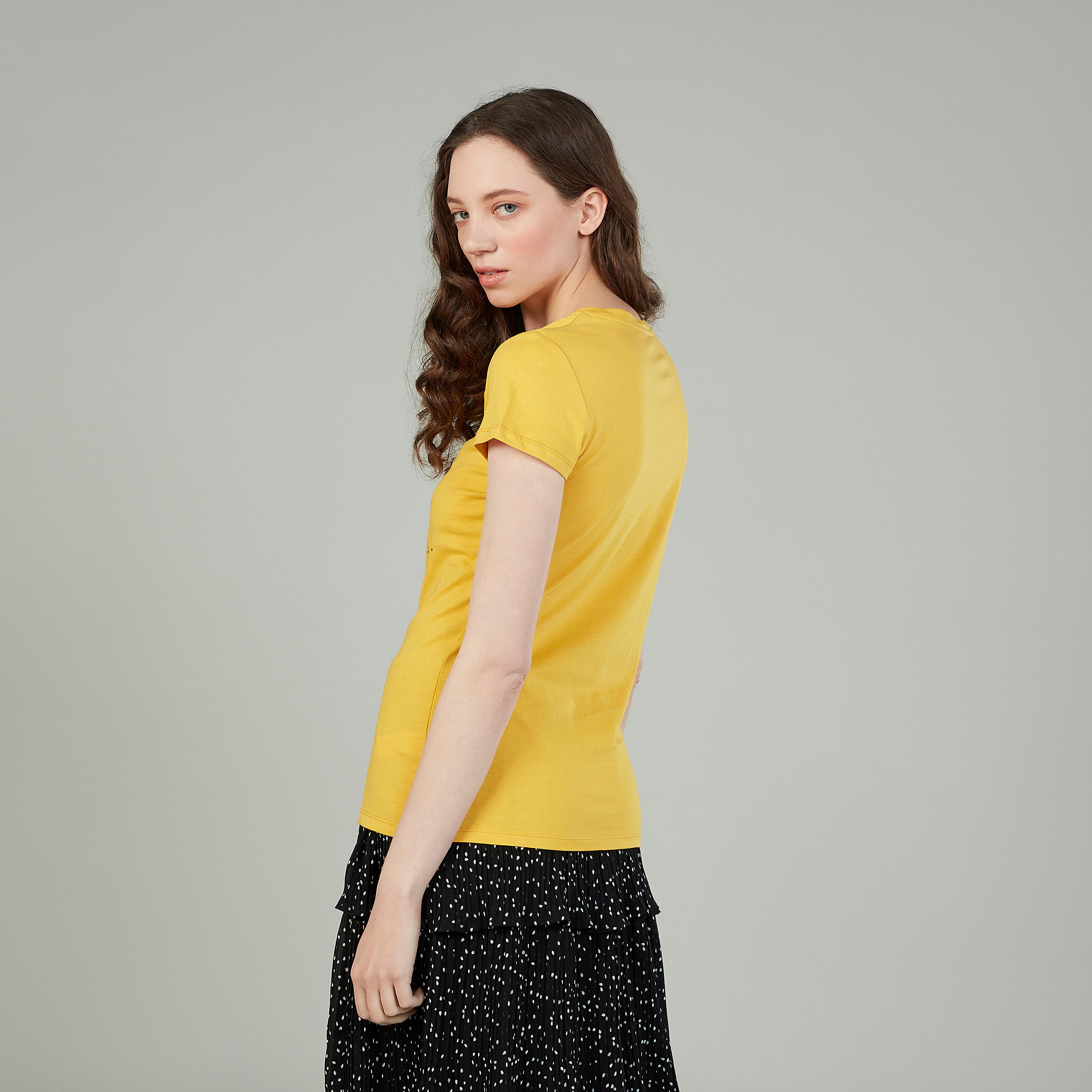 تيشيرت بياقة ضيّقة وأكمام قصيرة وطبعات-women-clothing-tshirts-image-4