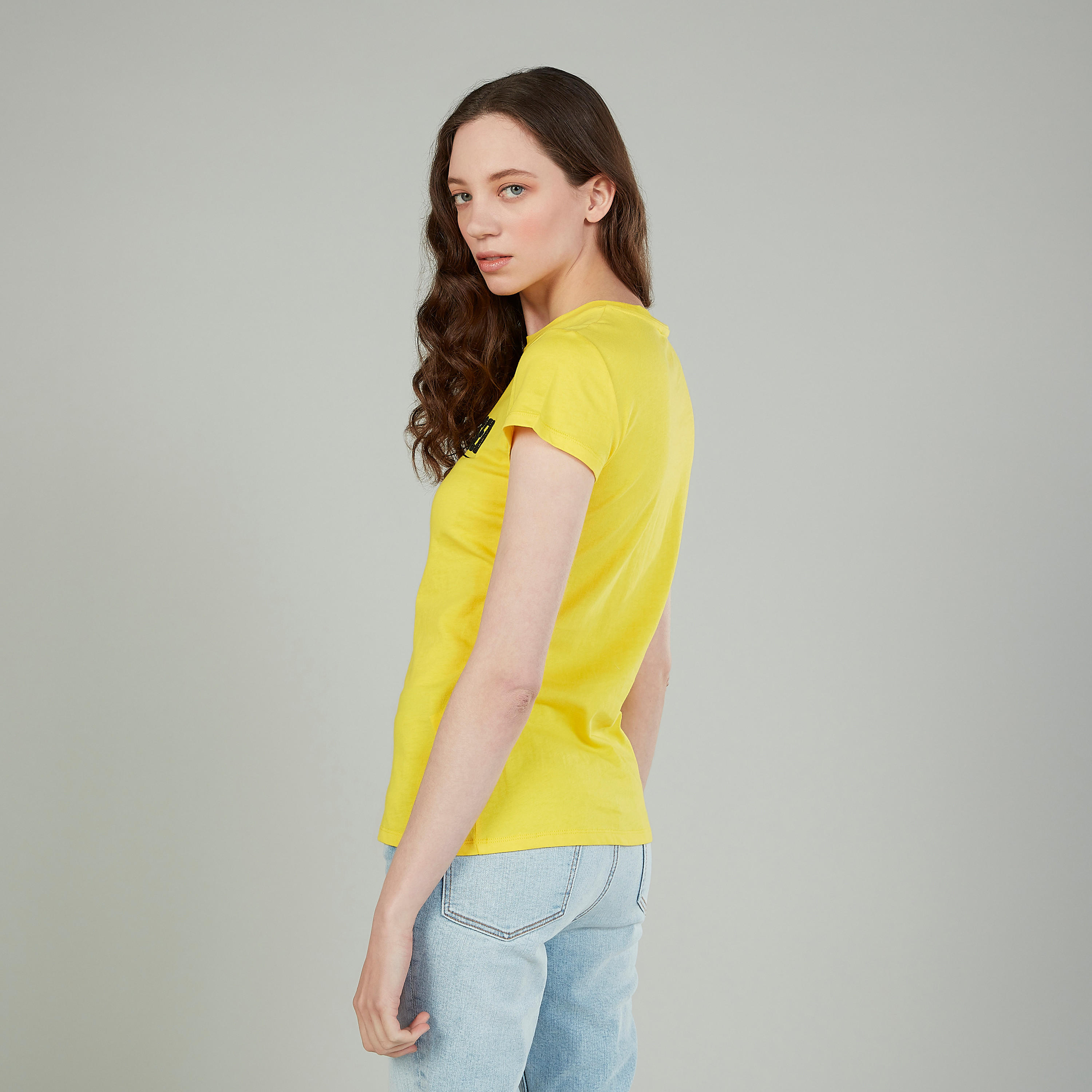 تيشيرت بياقة ضيّقة وأكمام كاب وطبعات-women-clothing-tshirts-image-4