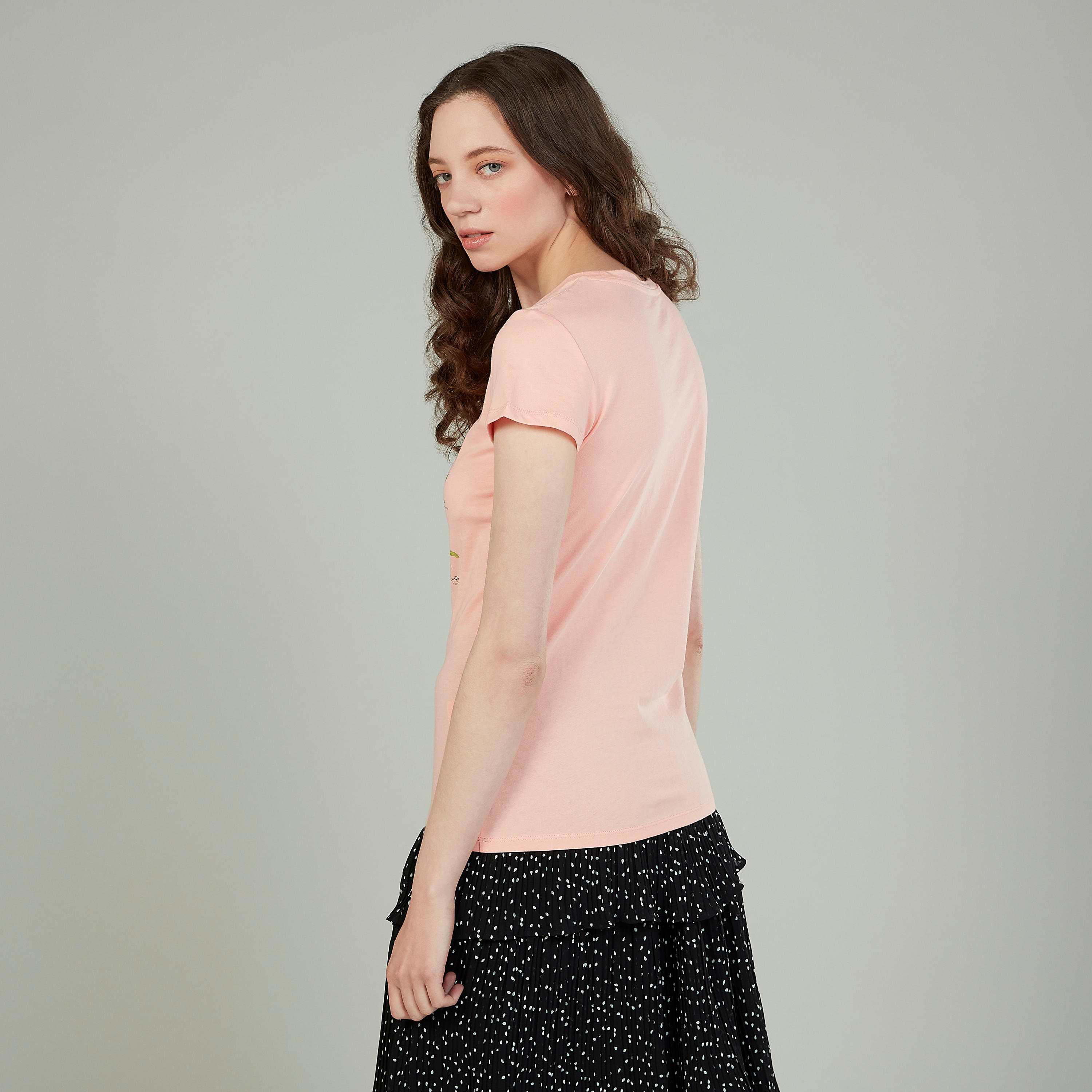 تيشيرت بياقة ضيّقة وأكمام كاب وطبعات-women-clothing-tshirts-image-4