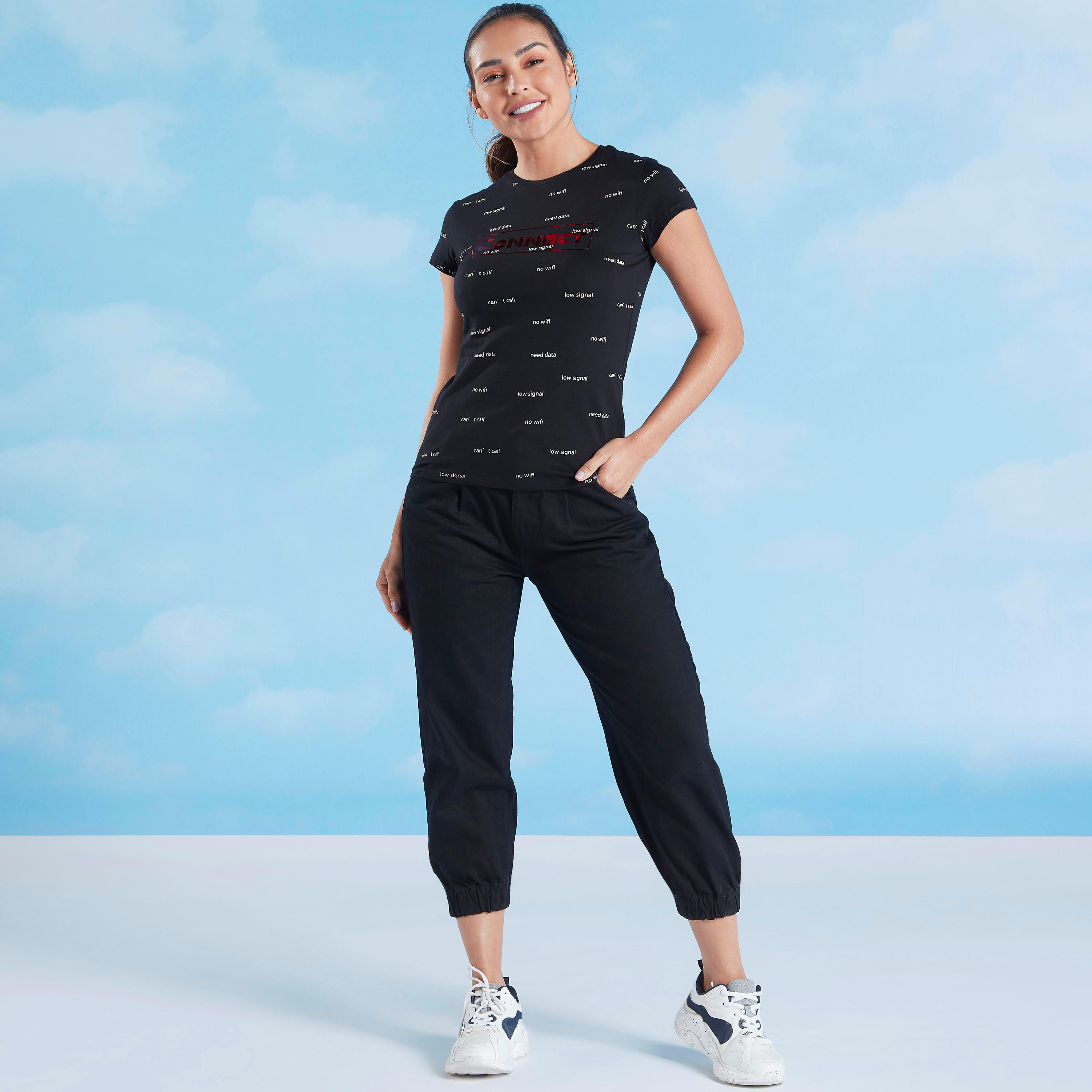 تيشيرت بياقة ضيّقة وأكمام كاب وطبعات-women-clothing-tshirts-image-2