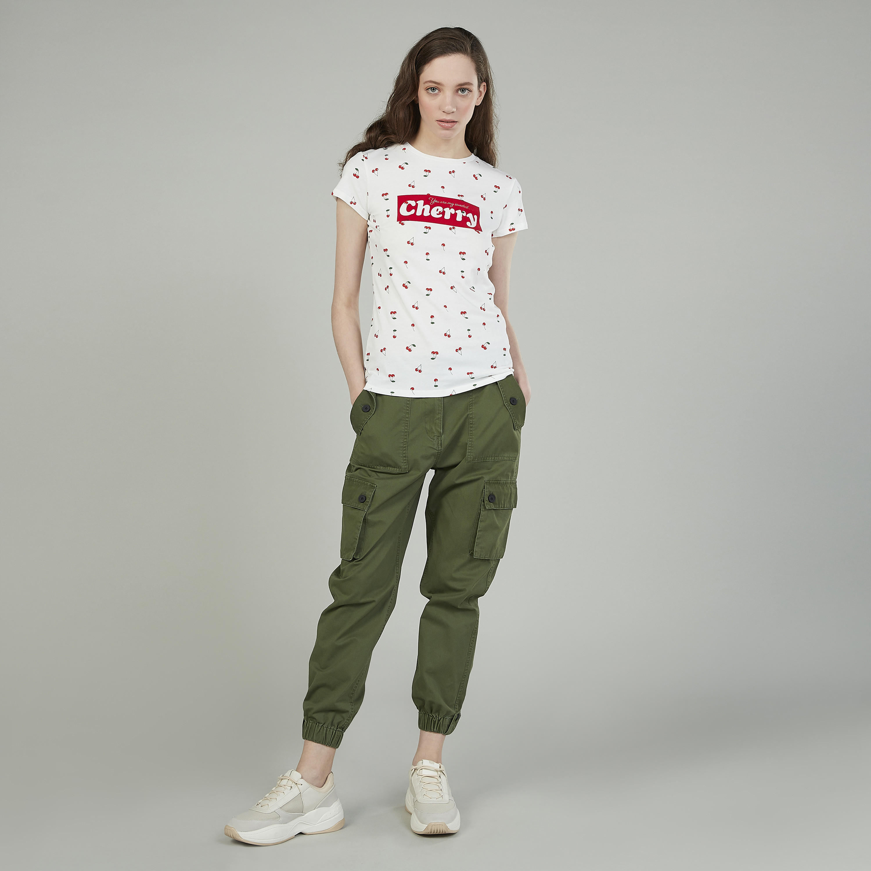 تيشيرت بياقة ضيّقة وأكمام كاب وطبعات-women-clothing-tshirts-image-4