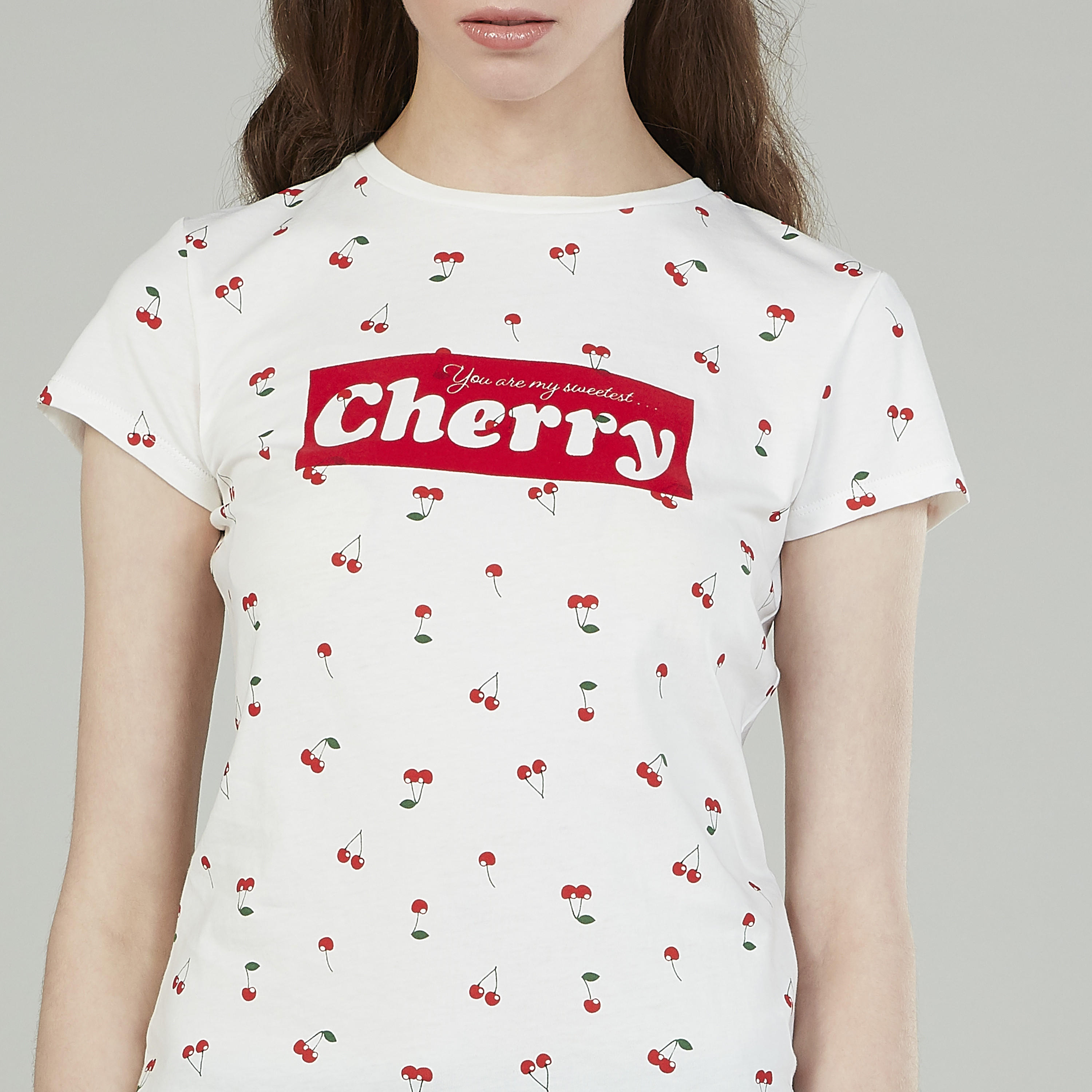 تيشيرت بياقة ضيّقة وأكمام كاب وطبعات-women-clothing-tshirts-image-3