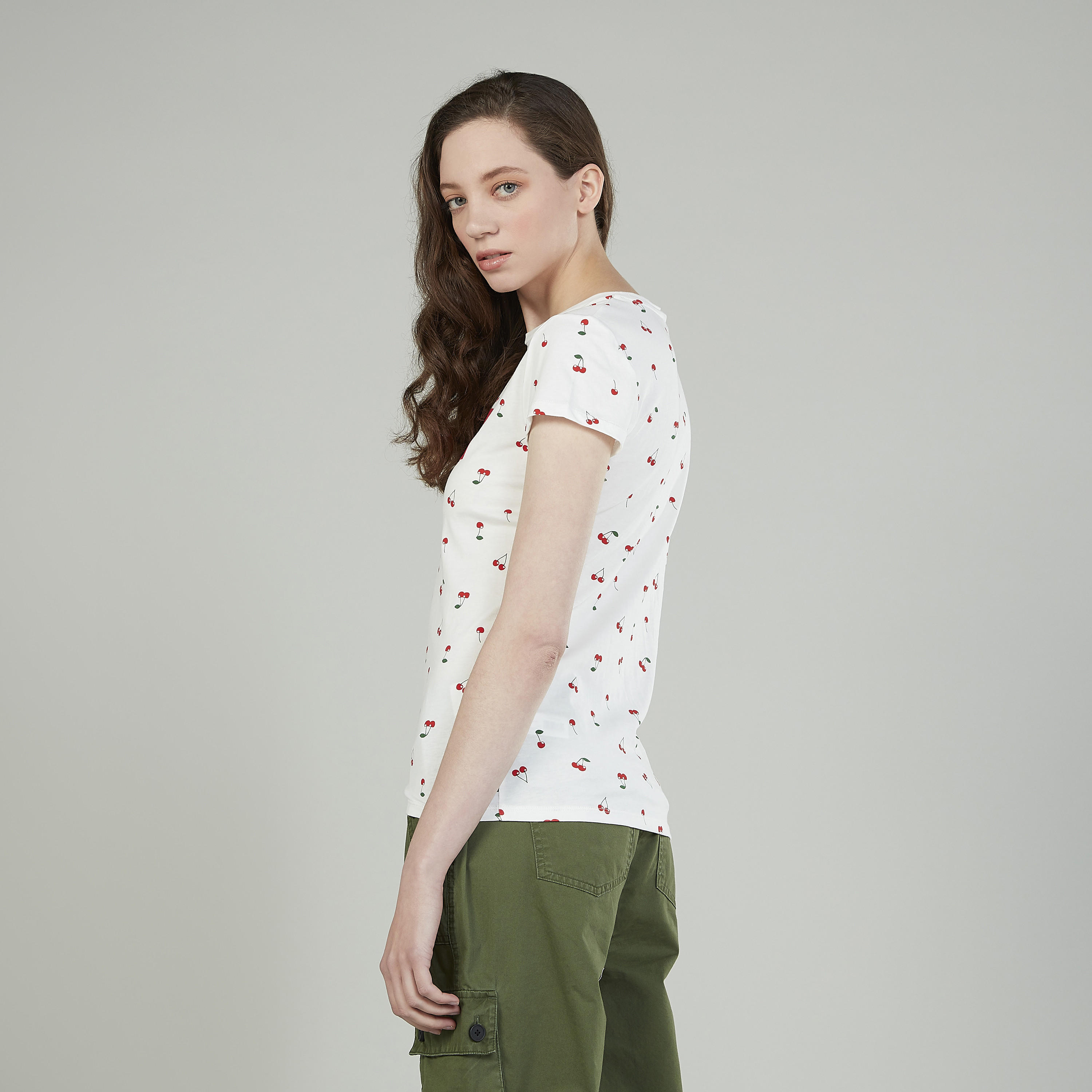 تيشيرت بياقة ضيّقة وأكمام كاب وطبعات-women-clothing-tshirts-image-2