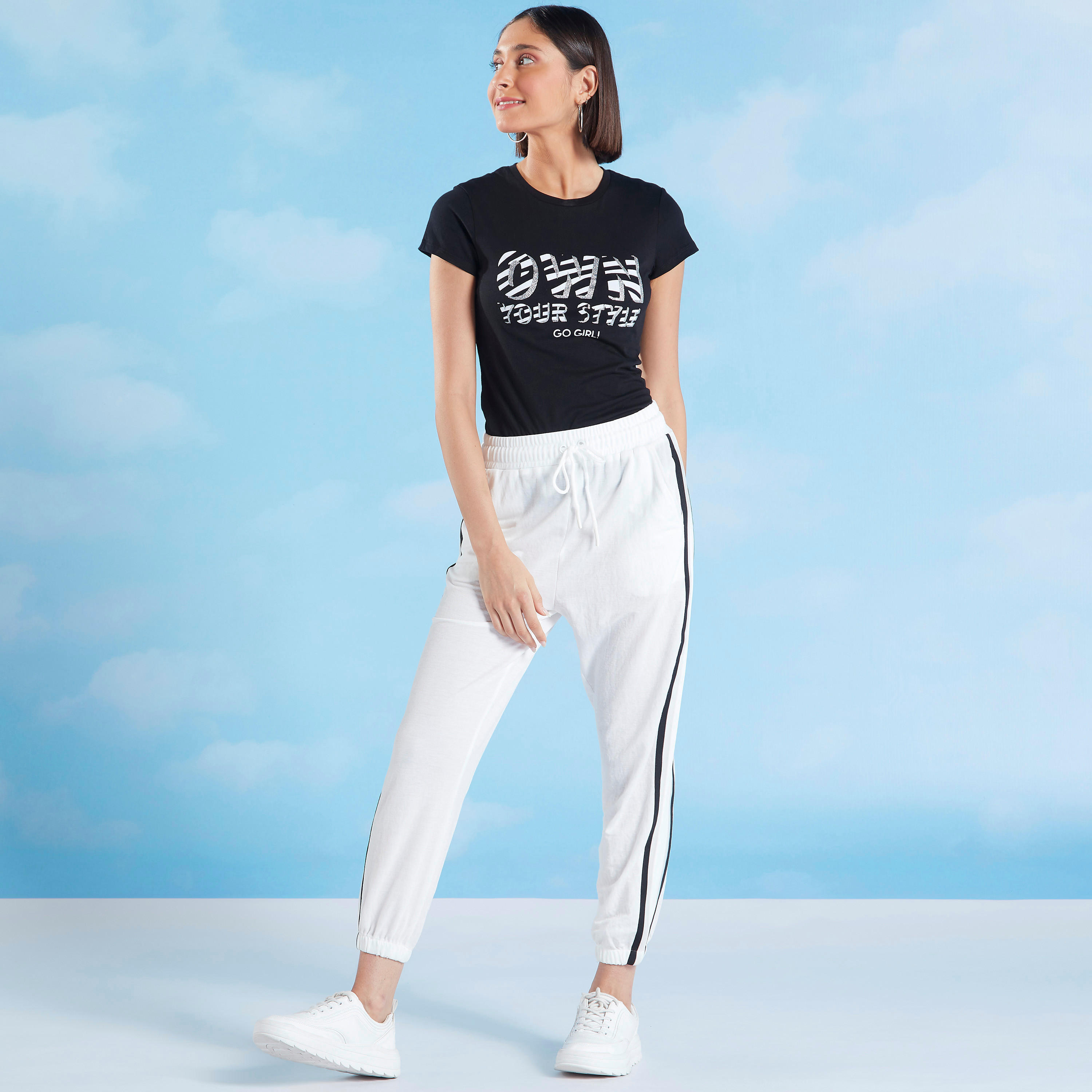 تيشيرت بياقة مستديرة وأكمام قصيرة وطبعات-women-clothing-tshirts-image-3