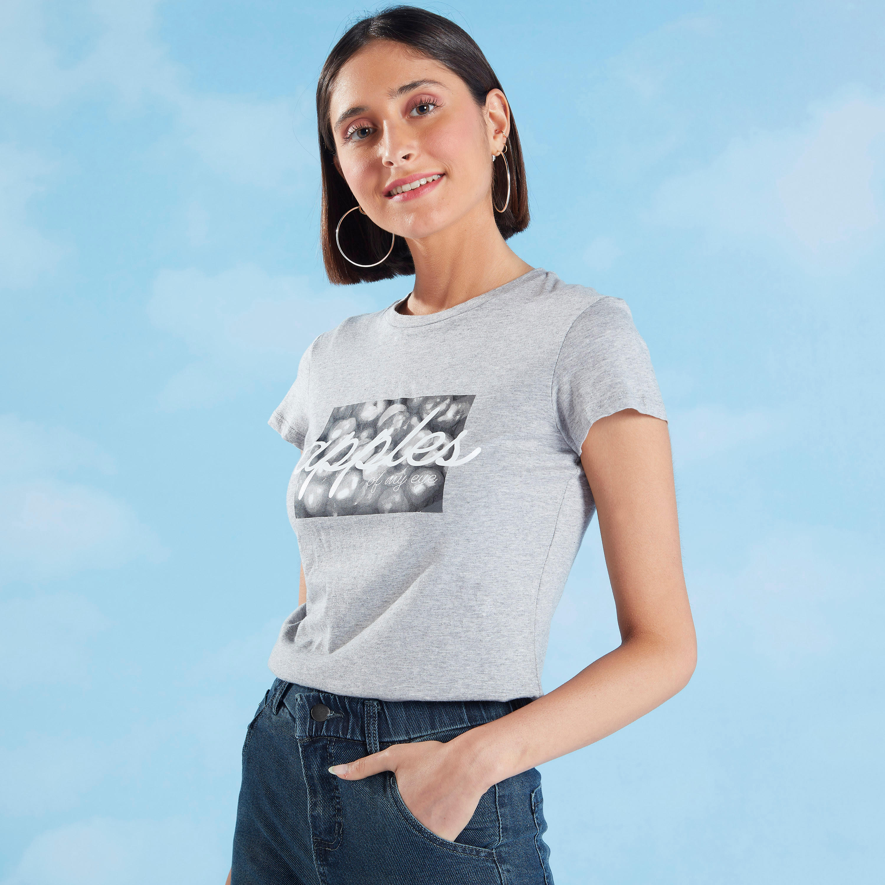 تيشيرت بياقة ضيّقة وأكمام كاب وطبعات-women-clothing-tshirts-image-1