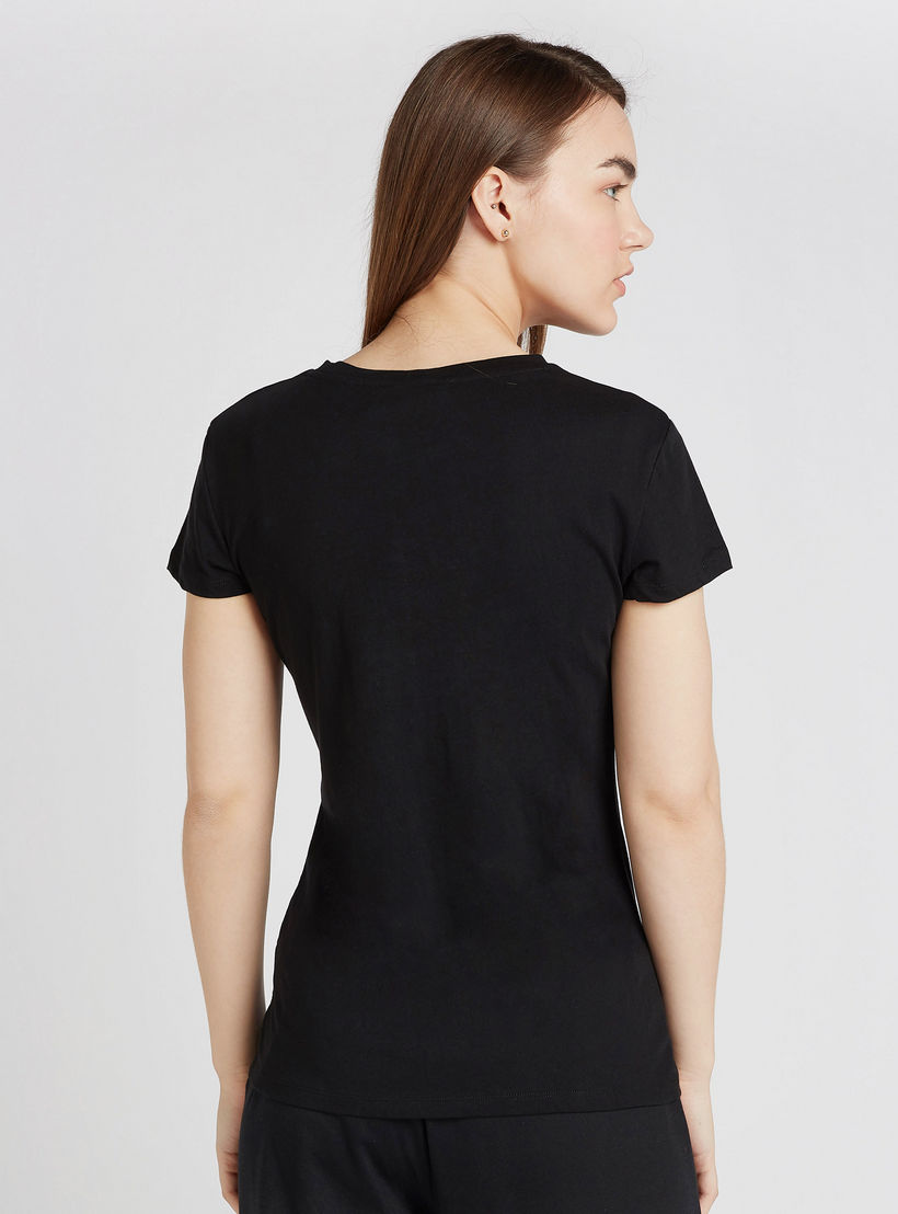 تيشيرت بياقة ضيّقة وأكمام قصيرة وطبعات-women-clothing-tshirts-image-1