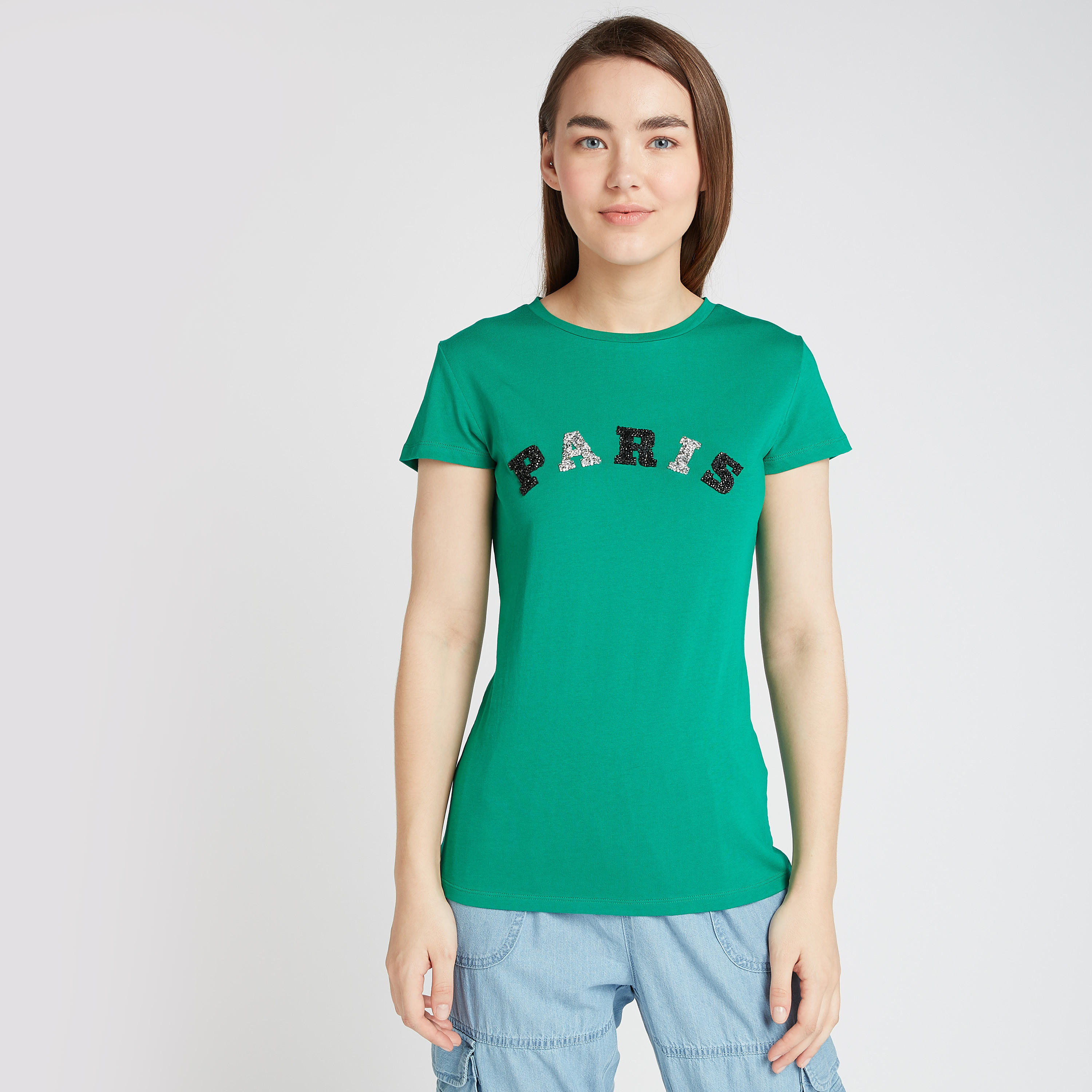 تيشيرت بياقة ضيّقة وأكمام كاب وطبعات تايبوجرافيك-women-clothing-tshirts-image-1