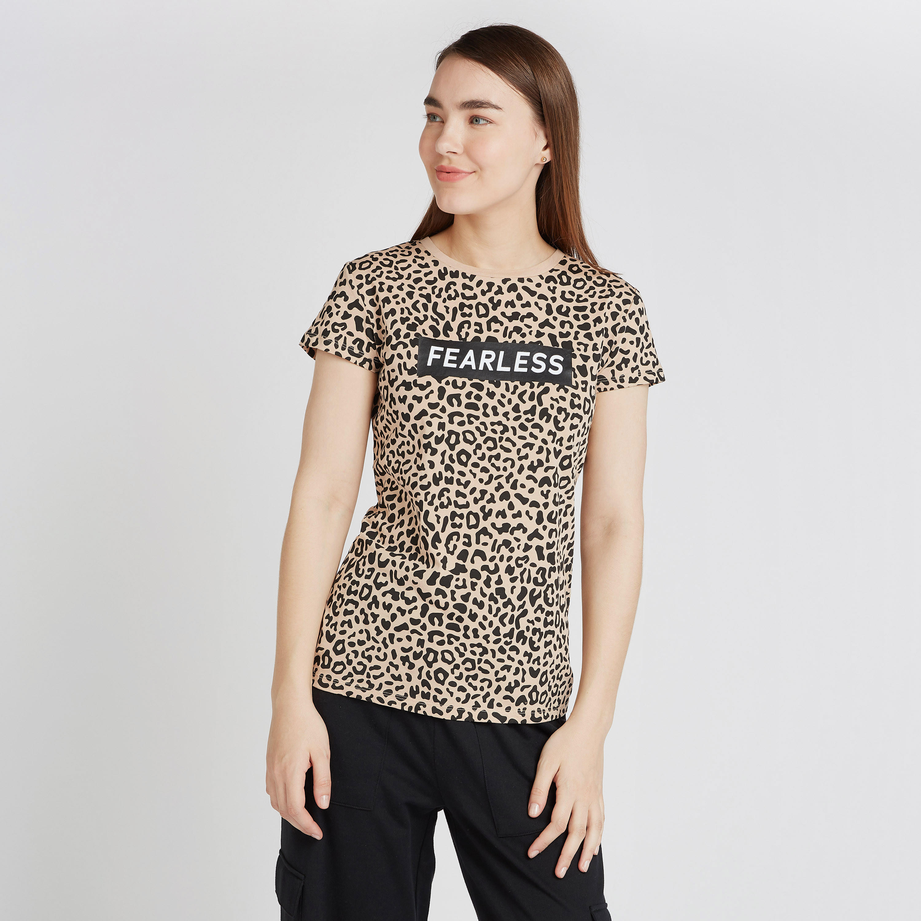 تيشيرت بياقة ضيّقة وأكمام قصيرة وطبعات-women-clothing-tshirts-image-1