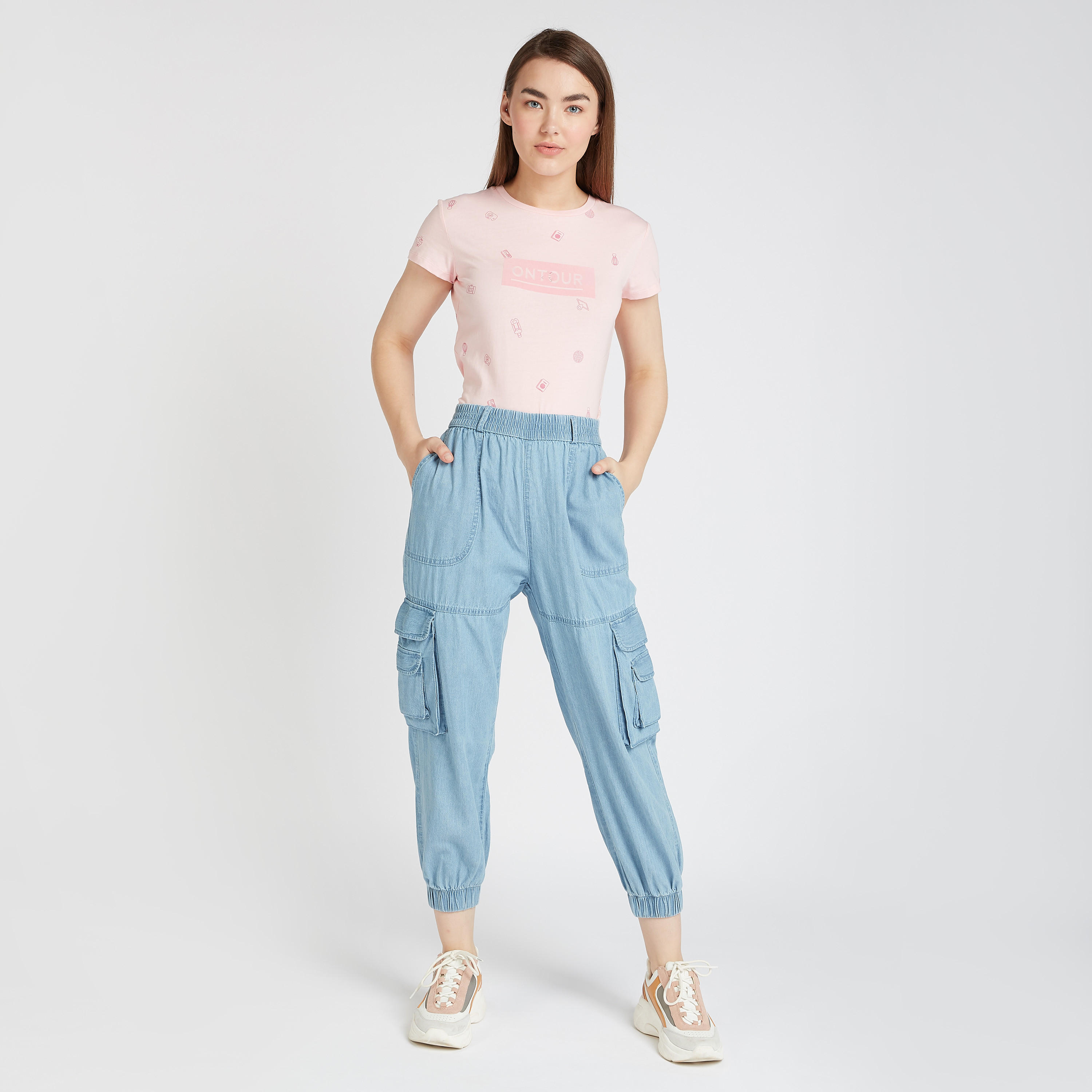 تيشيرت  بياقة ضيّقة وأكمام قصيرة وطبعات-women-clothing-tshirts-image-2