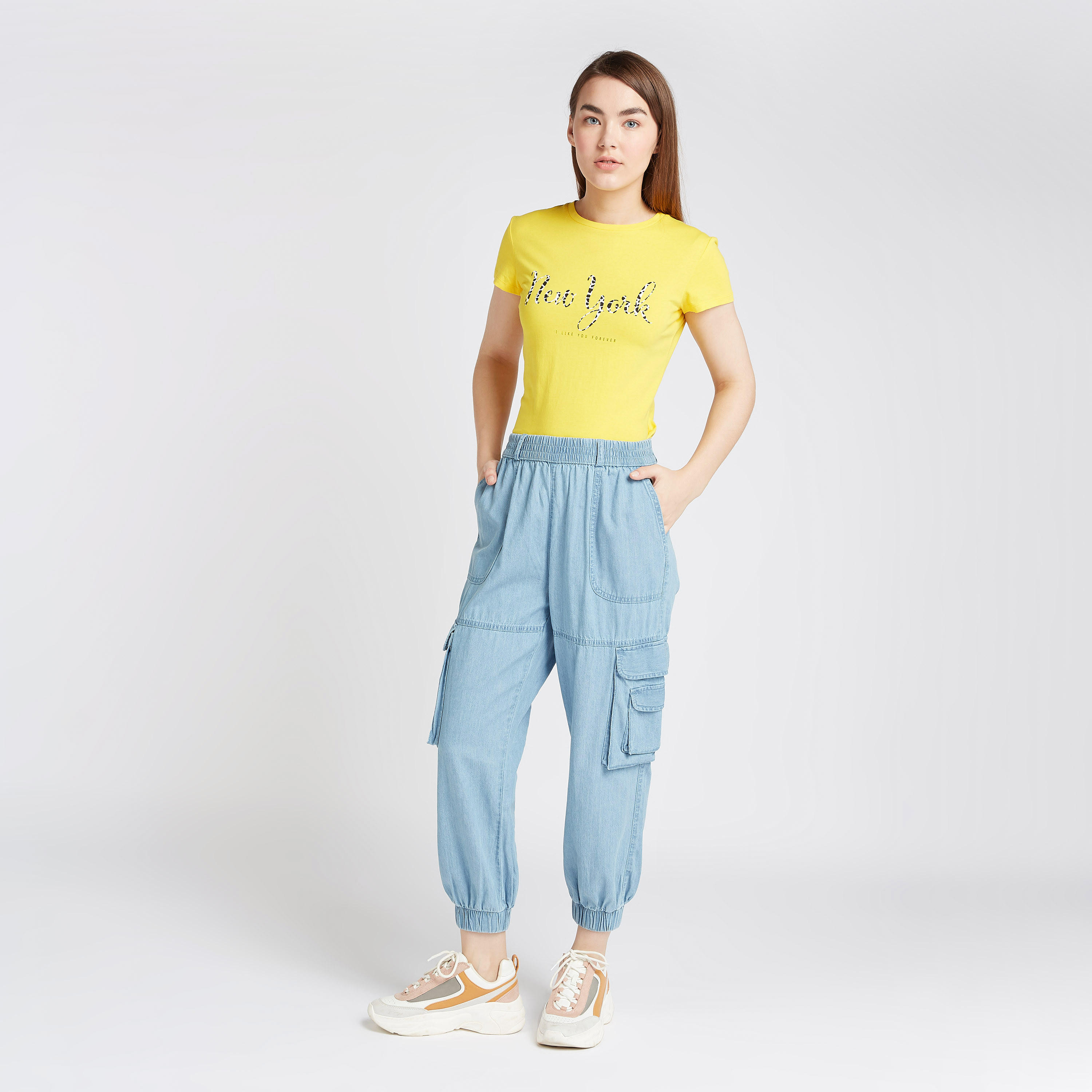 تيشيرت بياقة ضيّقة وأكمام قصيرة وطبعات-women-clothing-tshirts-image-2