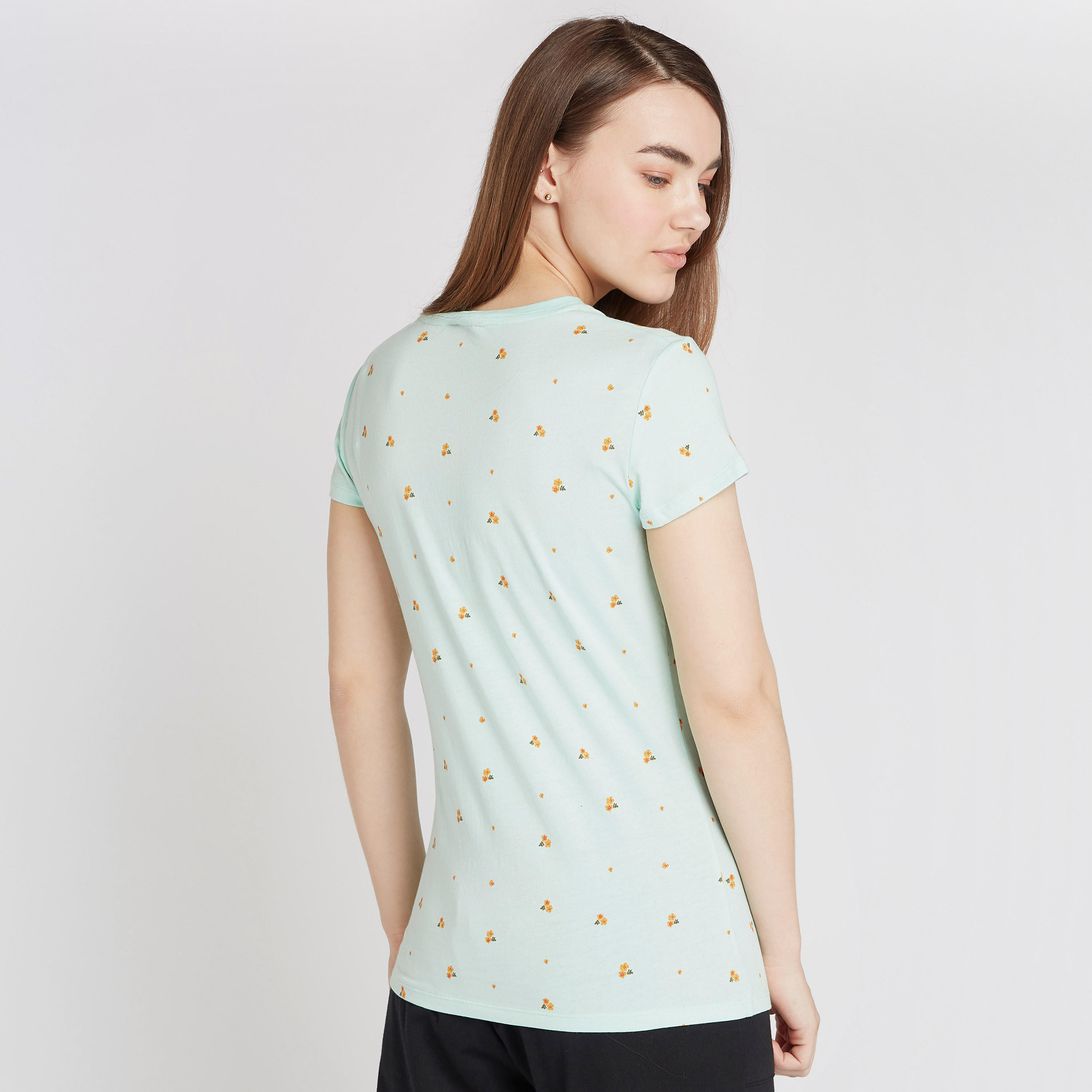 تيشيرت بياقة ضيّقة وأكمام قصيرة وطبعات-women-clothing-tshirts-image-4
