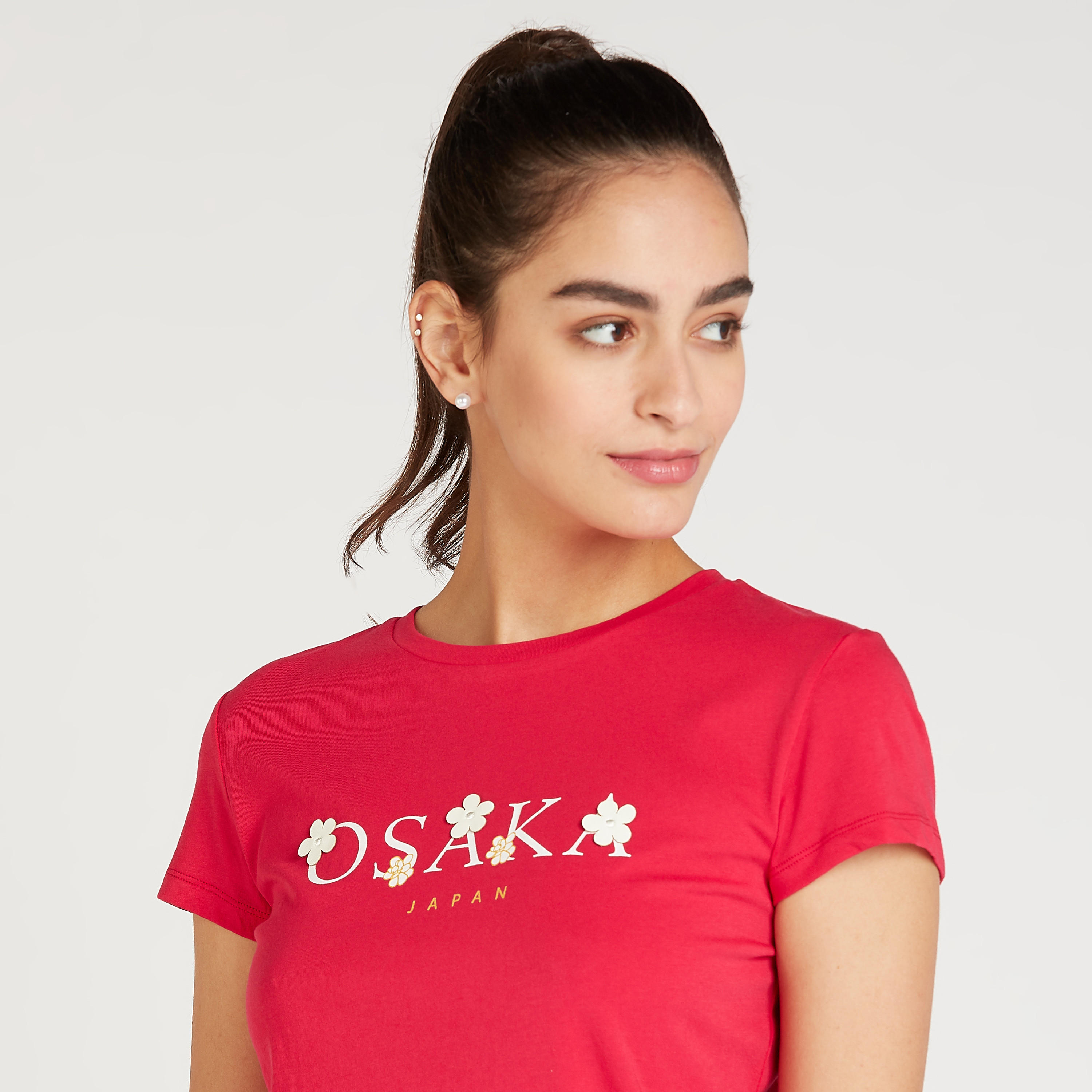تيشيرت بياقة ضيّقة وأكمام كاب وطبعات-women-clothing-tshirts-image-3