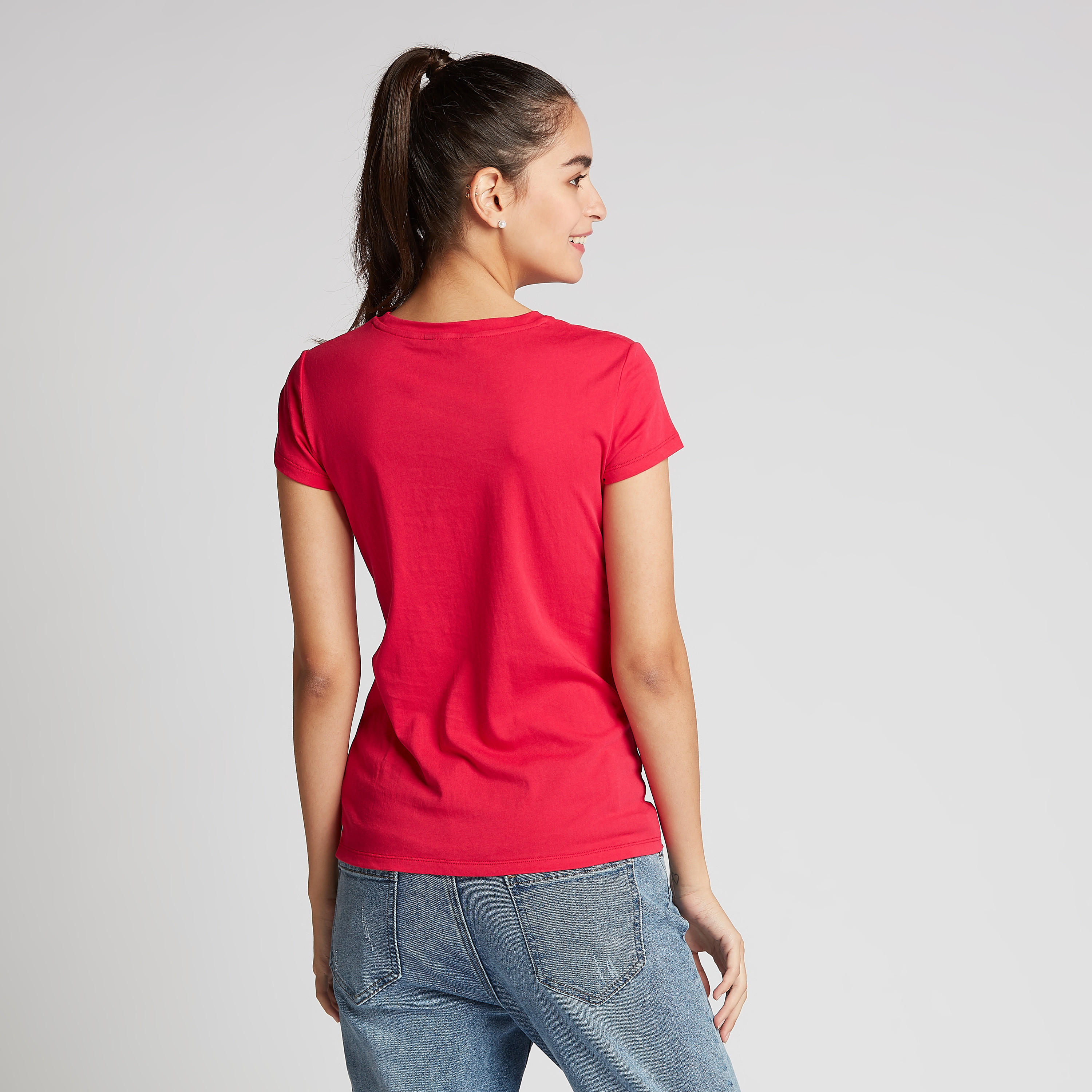 تيشيرت بياقة ضيّقة وأكمام كاب وطبعات-women-clothing-tshirts-image-4