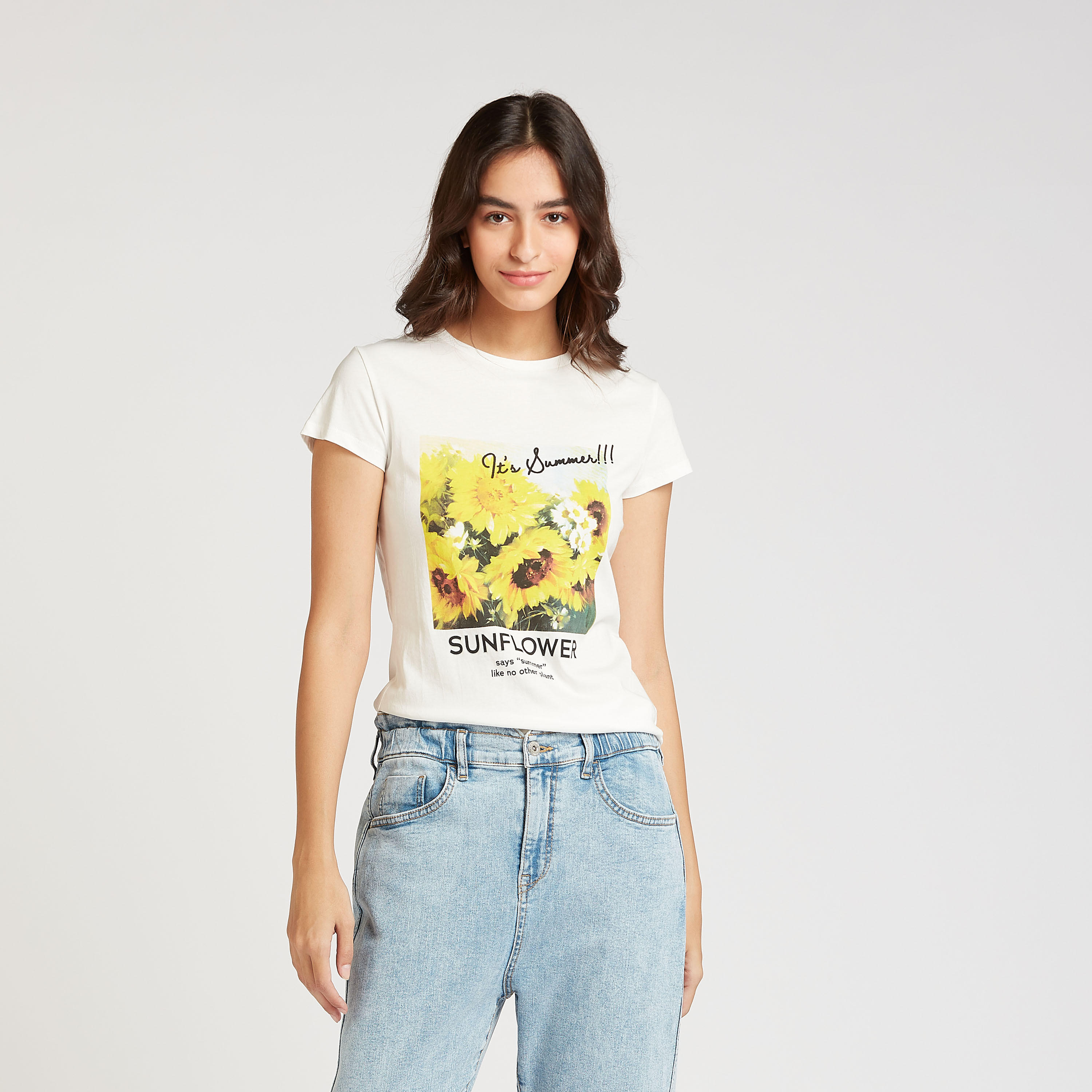 تيشيرت بياقة ضيّقة وأكمام كاب وطبعات-women-clothing-tshirts-image-5