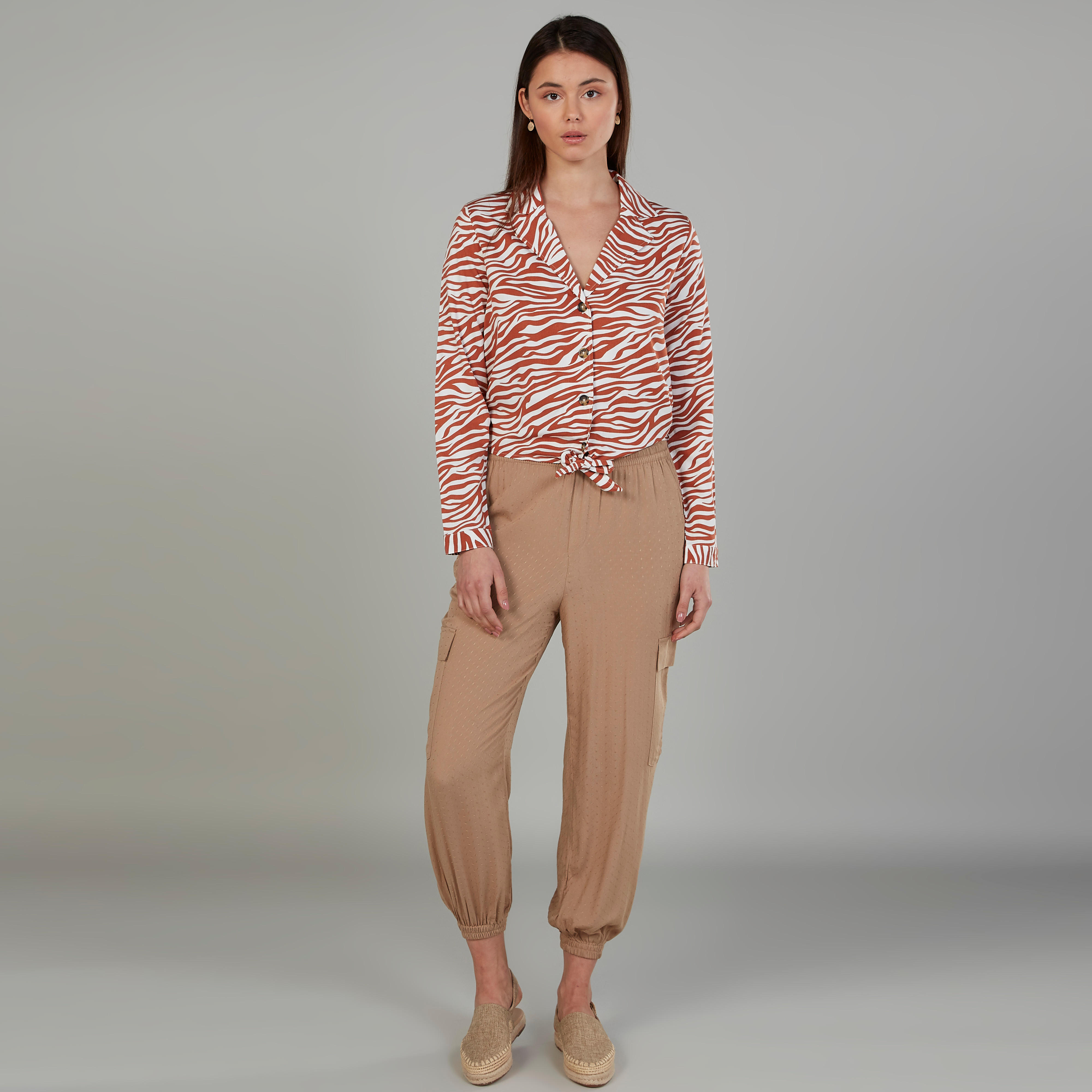 بلوزة بطبعات بأكمام طويلة وتفاصيل عقدة-women-clothing-shirtsandblouses-blouses-image-2