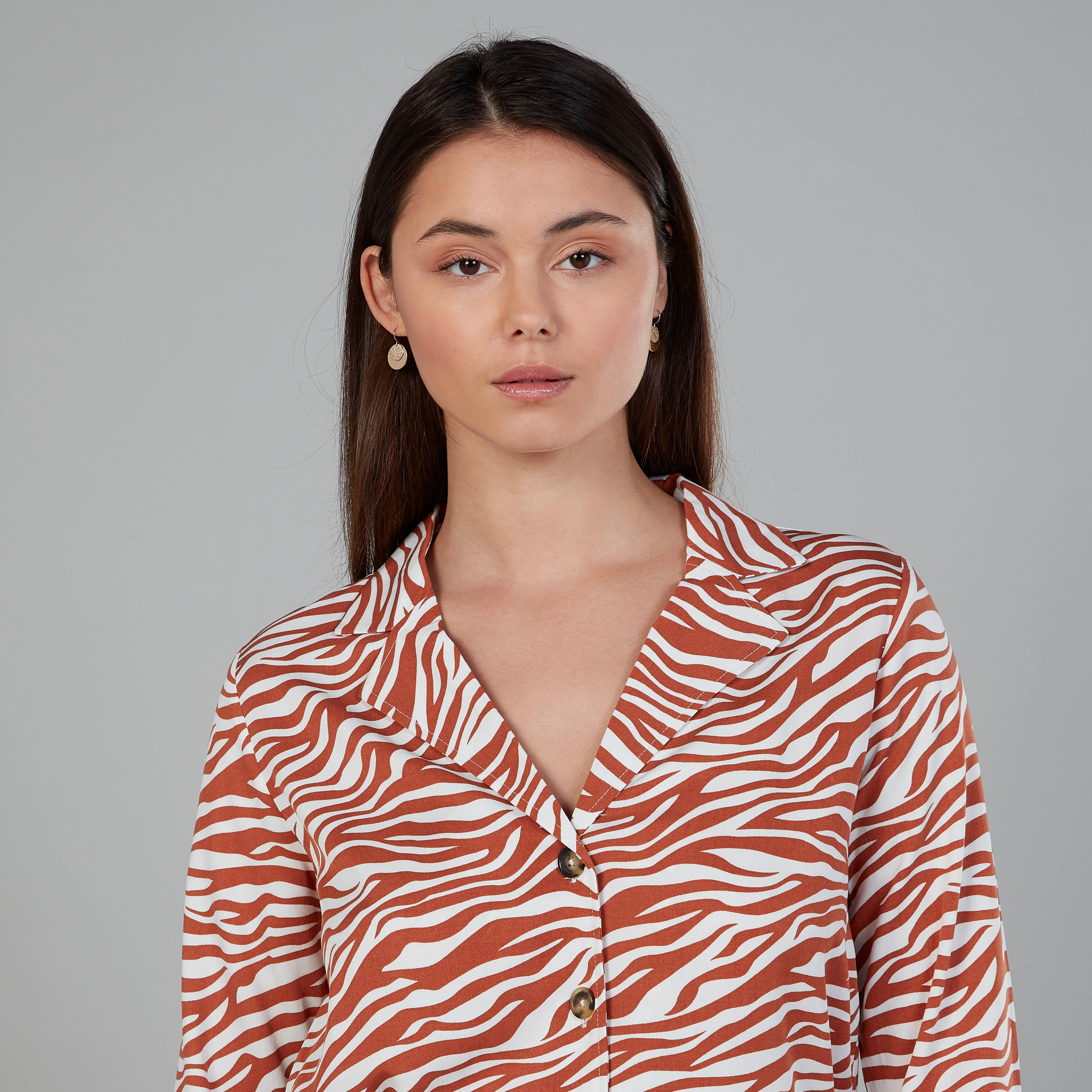 بلوزة بطبعات بأكمام طويلة وتفاصيل عقدة-women-clothing-shirtsandblouses-blouses-image-3