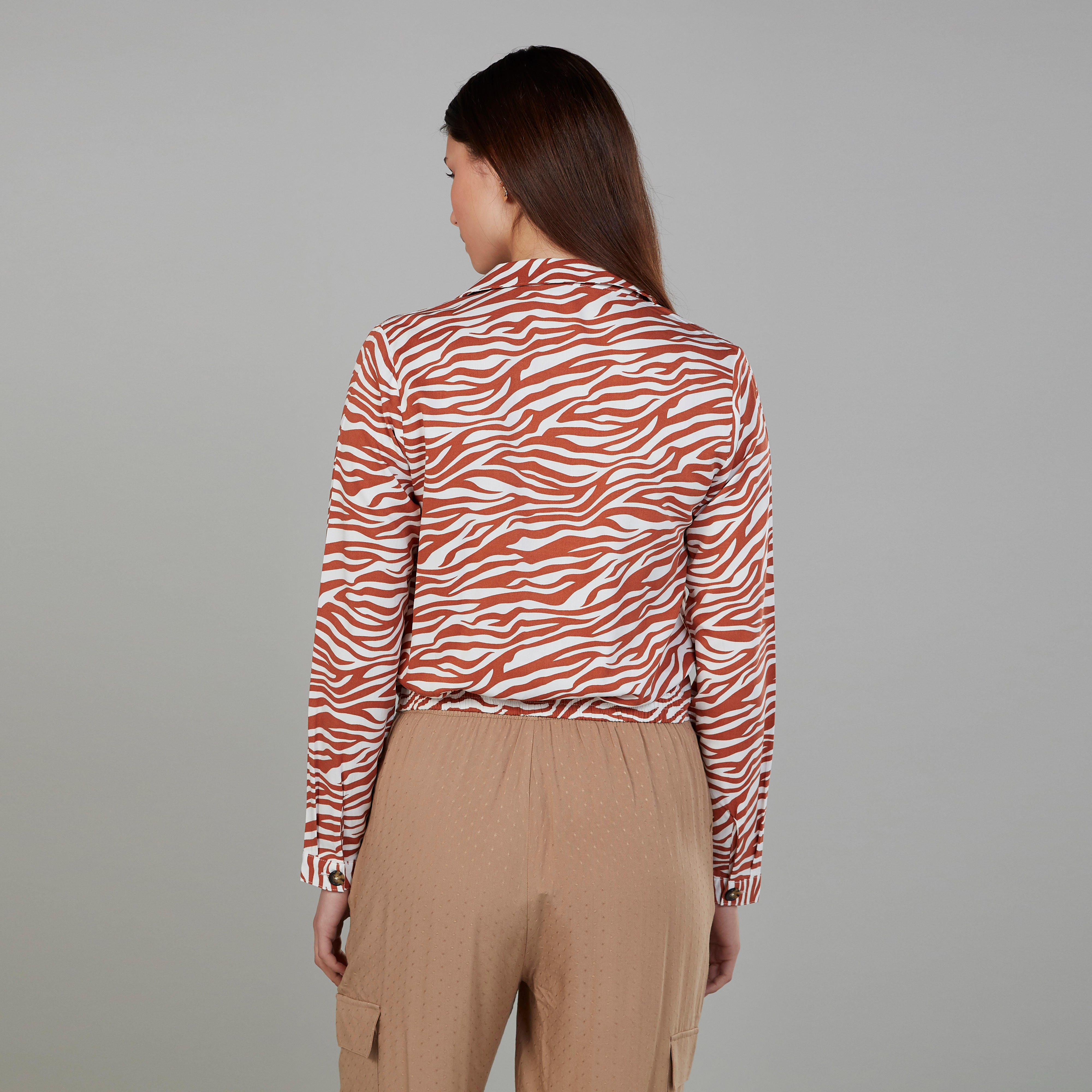بلوزة بطبعات بأكمام طويلة وتفاصيل عقدة-women-clothing-shirtsandblouses-blouses-image-4