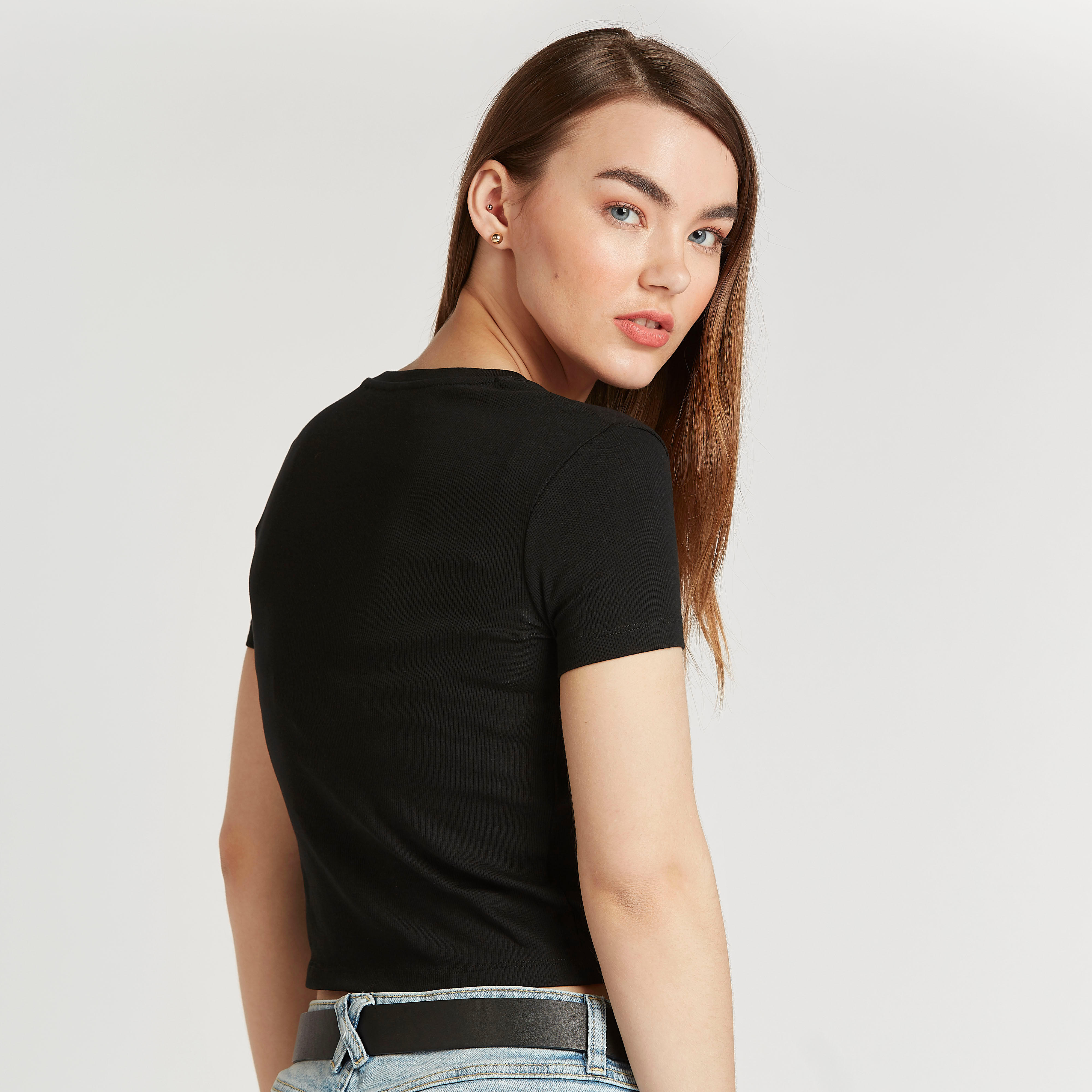 بلوزة سليم قصيرة بارزة الملمس بياقة v وأكمام قصيرة-women-clothing-tshirts-image-4