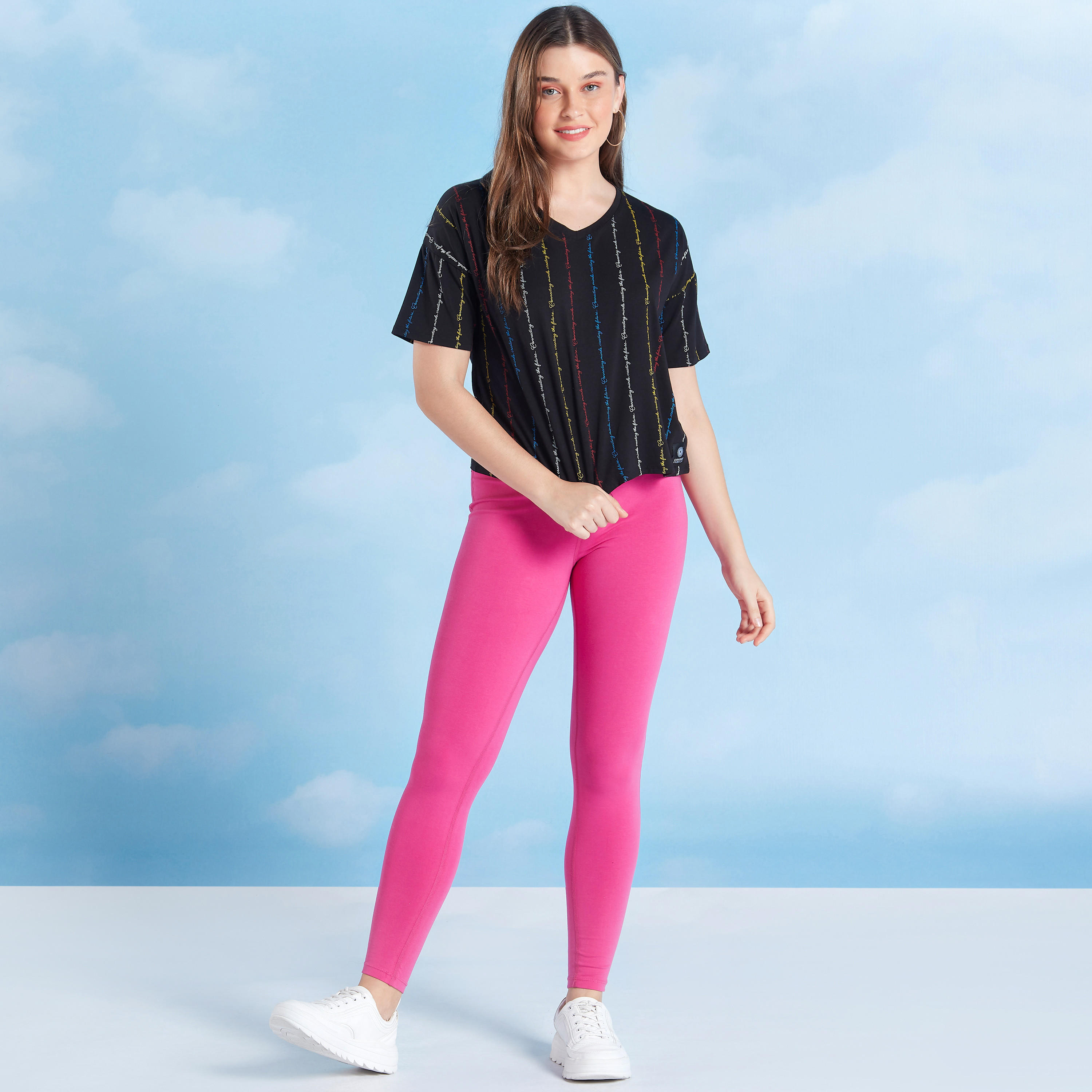 تيشيرت قصير بطبعات وياقة V وأكمام قصيرة اكسبو 2020-women-clothing-tshirts-image-2