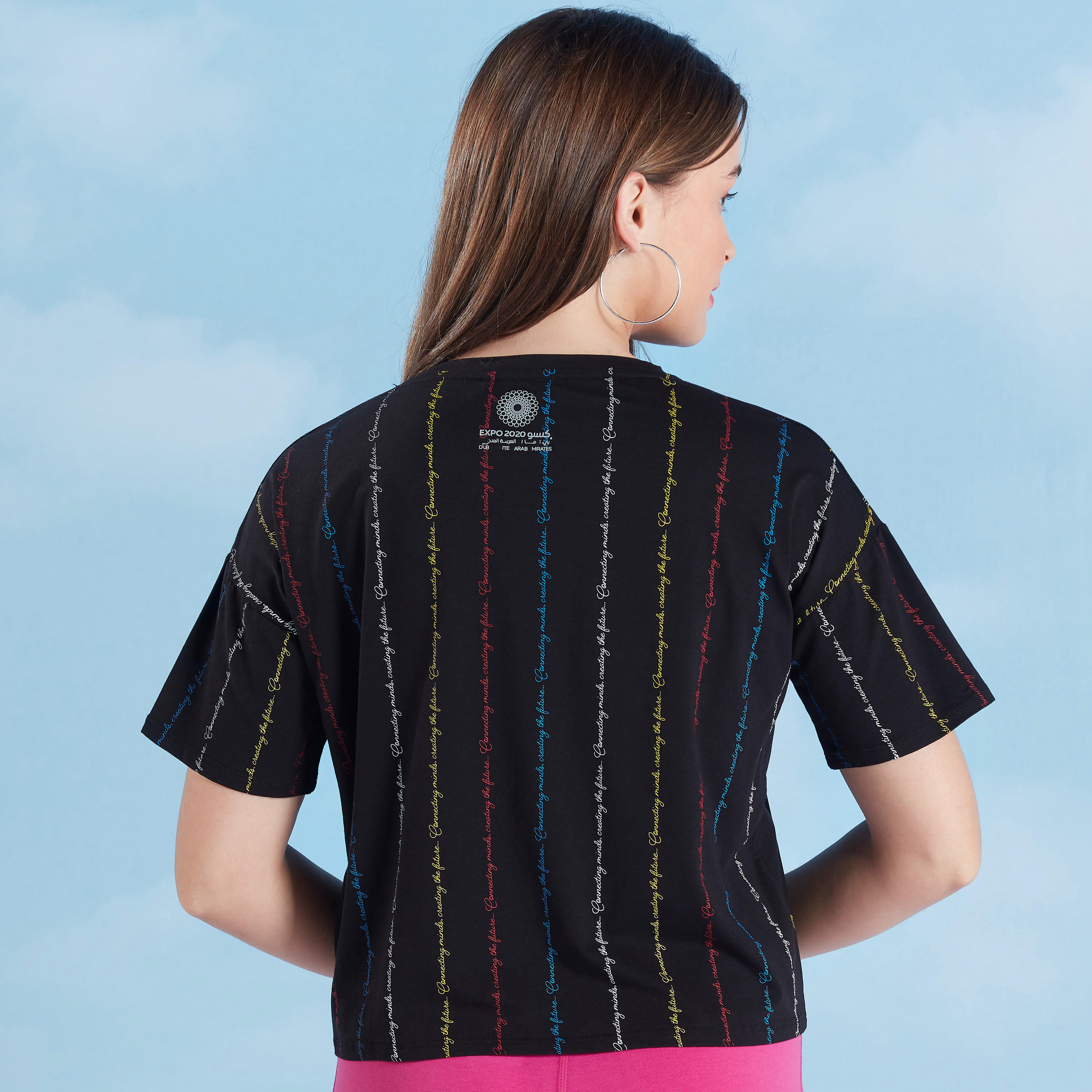 تيشيرت قصير بطبعات وياقة V وأكمام قصيرة اكسبو 2020-women-clothing-tshirts-image-4