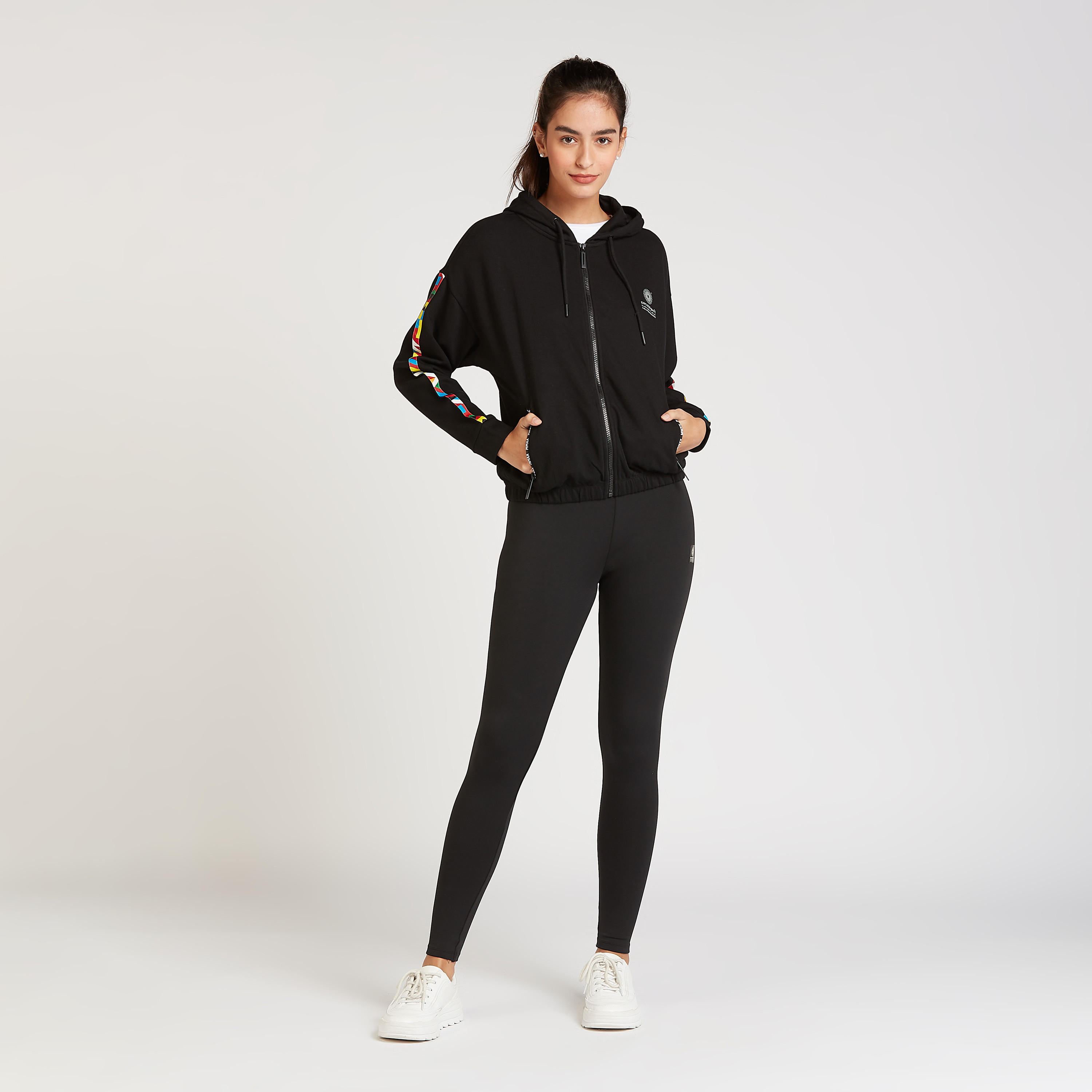 هودي مستدام بأكمام بتفاصيل شريطة بطبعات من إكسبو 2020-women-winterwear-hoodiesandsweatshirts-hoodies-image-2