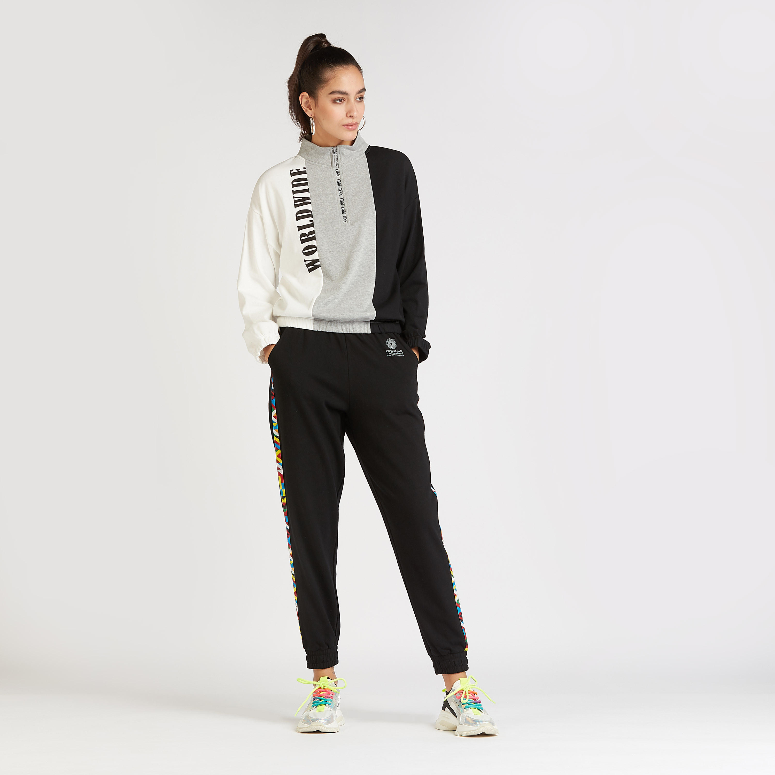 هودي مستدام بطبعات وأكمام طويلة وتفاصيل سحّاب إكسبو 2020-women-winterwear-hoodiesandsweatshirts-hoodies-image-2