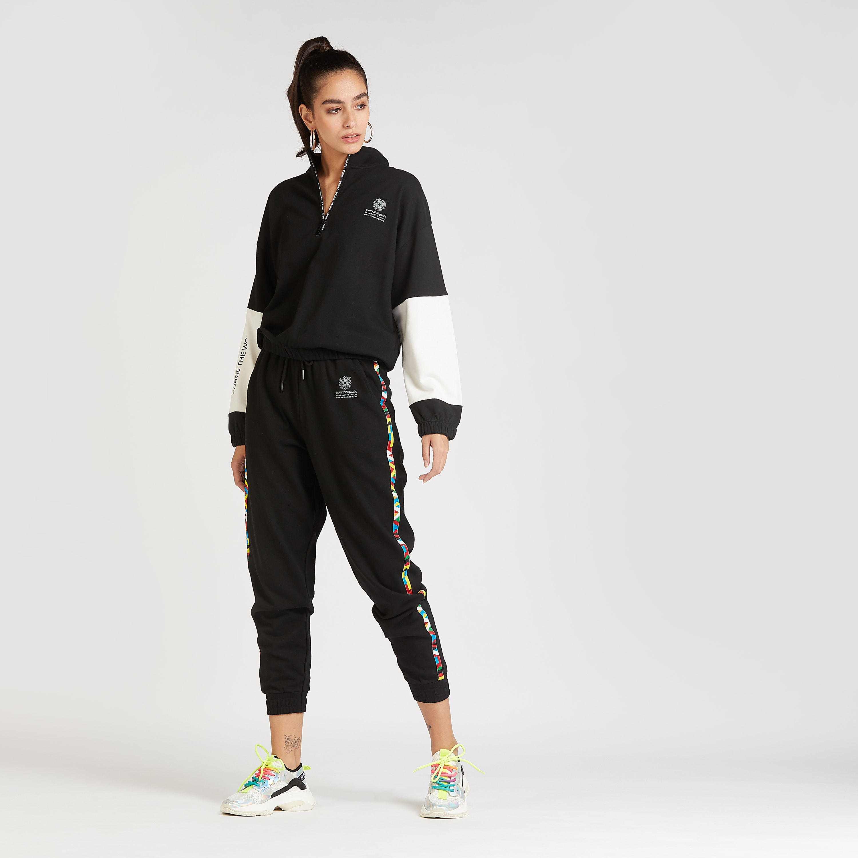 هودي مستدام بطبعات وأكمام طويلة وتفاصيل سحّاب إكسبو 2020-women-winterwear-hoodiesandsweatshirts-hoodies-image-2