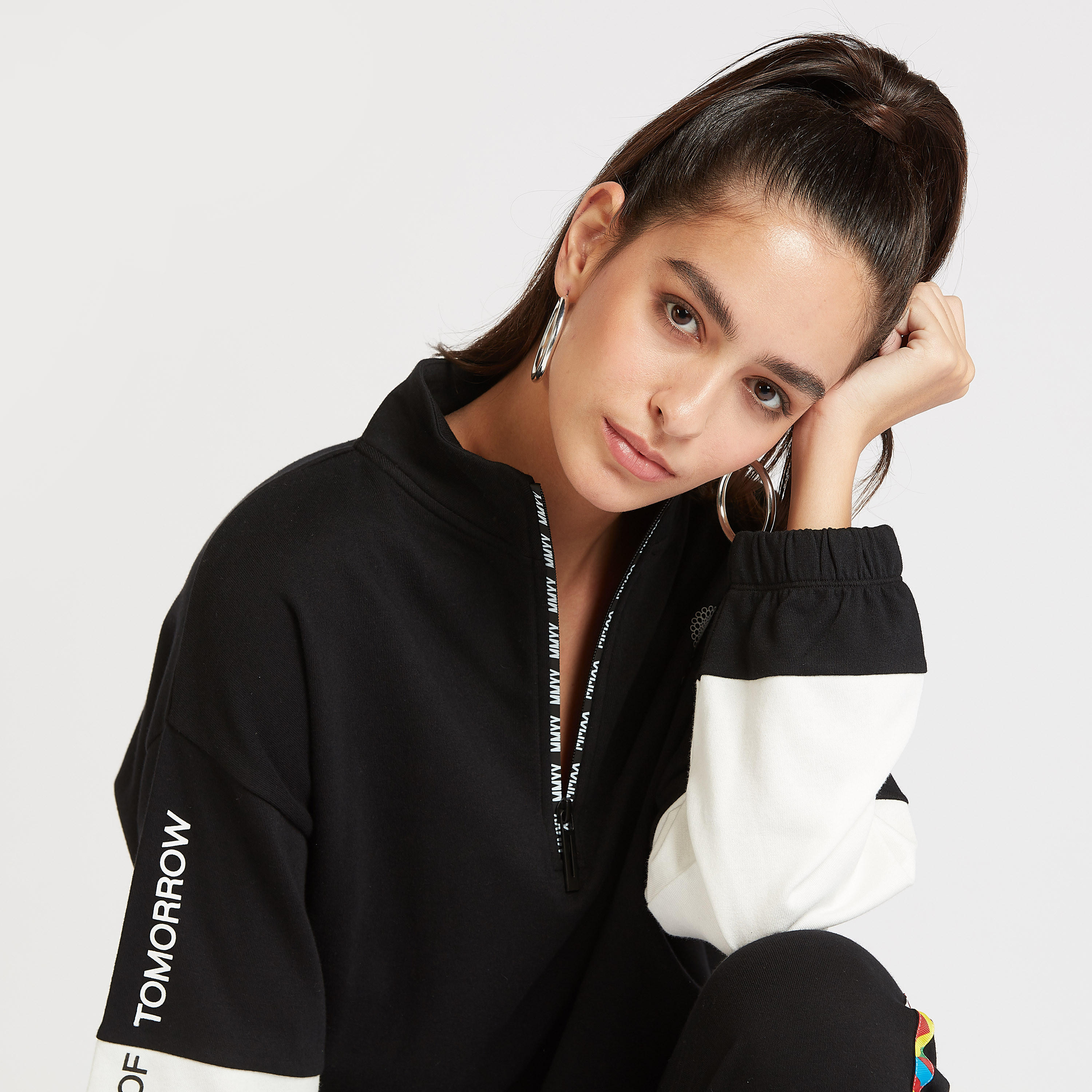 هودي مستدام بطبعات وأكمام طويلة وتفاصيل سحّاب إكسبو 2020-women-winterwear-hoodiesandsweatshirts-hoodies-image-3