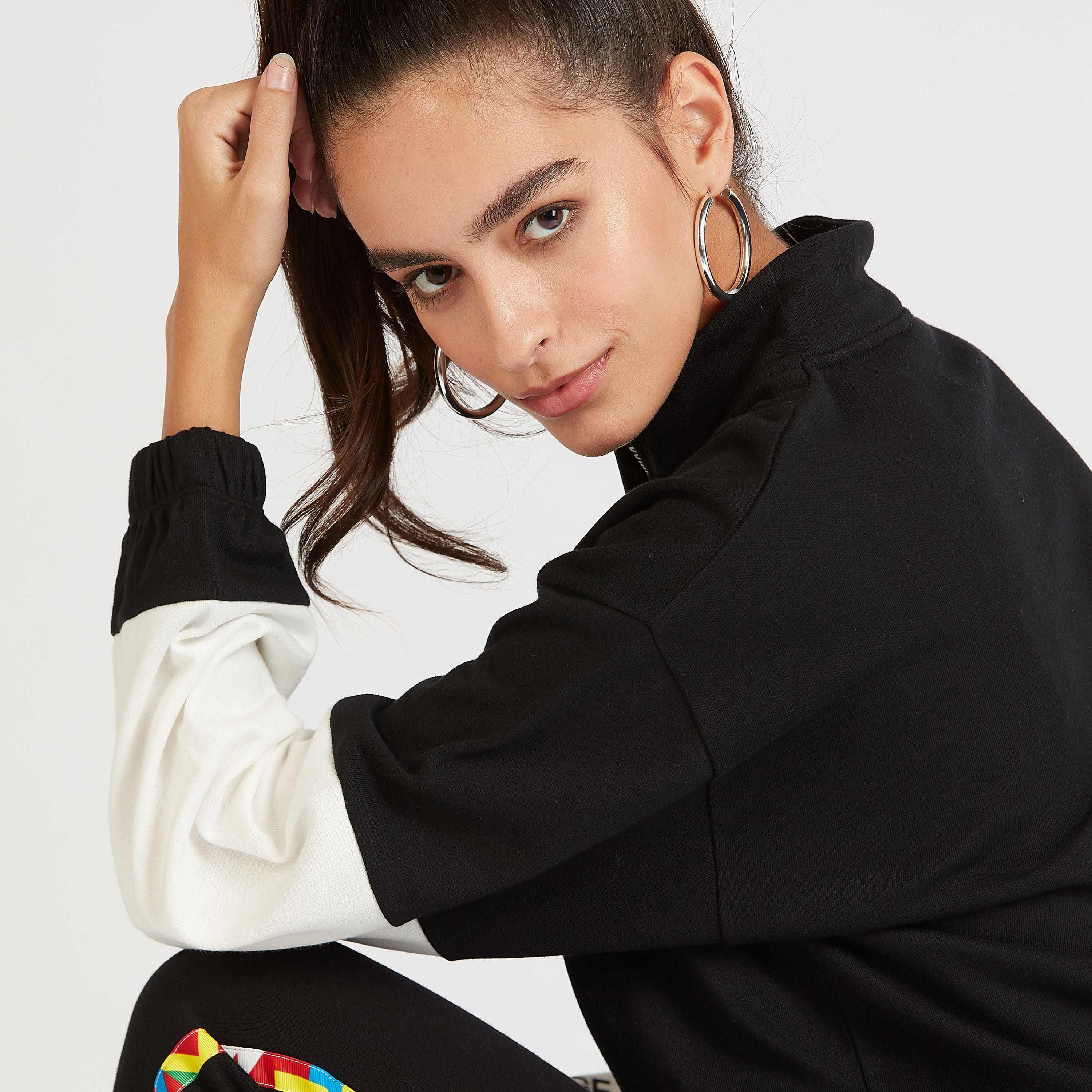 هودي مستدام بطبعات وأكمام طويلة وتفاصيل سحّاب إكسبو 2020-women-winterwear-hoodiesandsweatshirts-hoodies-image-5