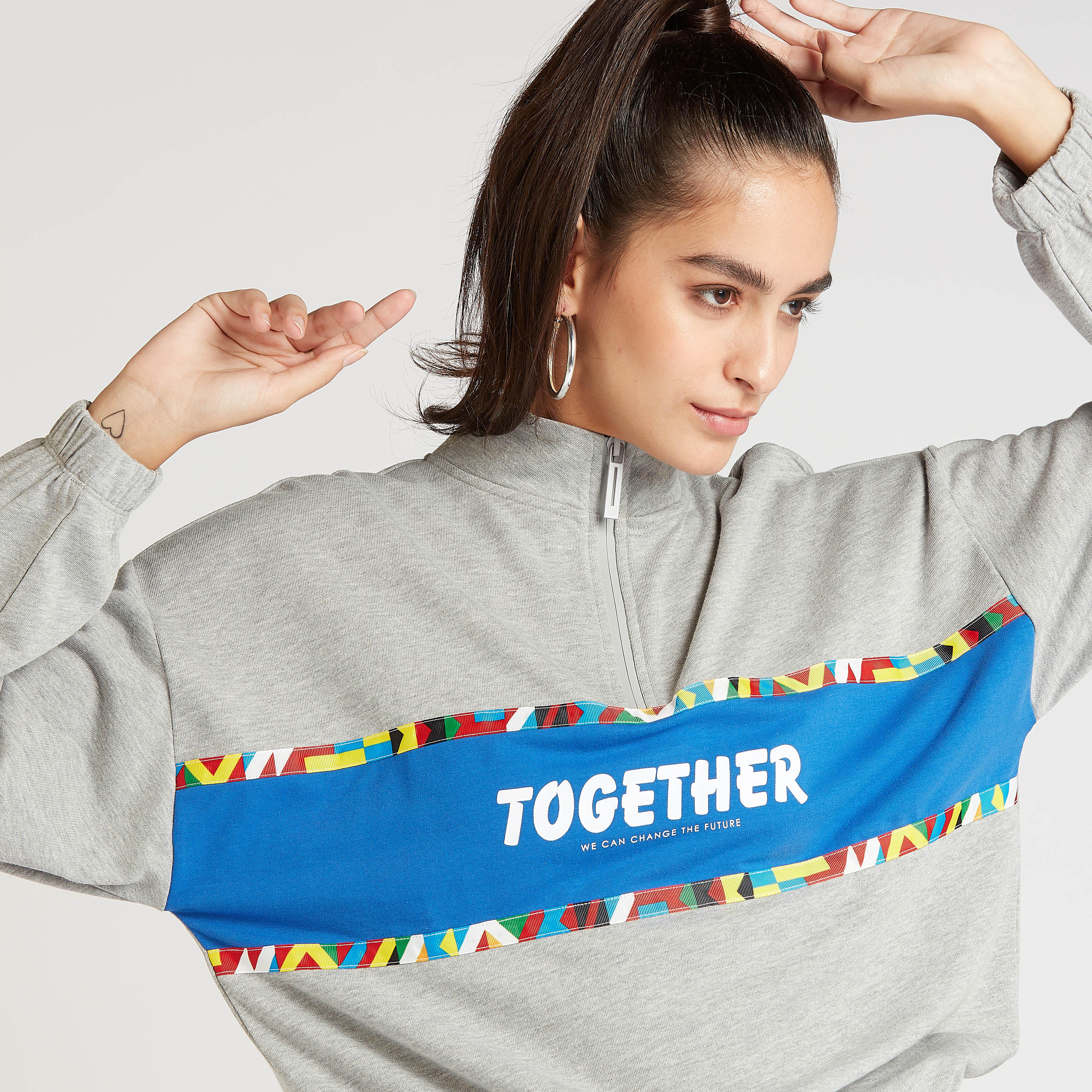 هودي مستدام بطبعات وأكمام طويلة وتفاصيل سحّاب إكسبو 2020-women-winterwear-hoodiesandsweatshirts-hoodies-image-5