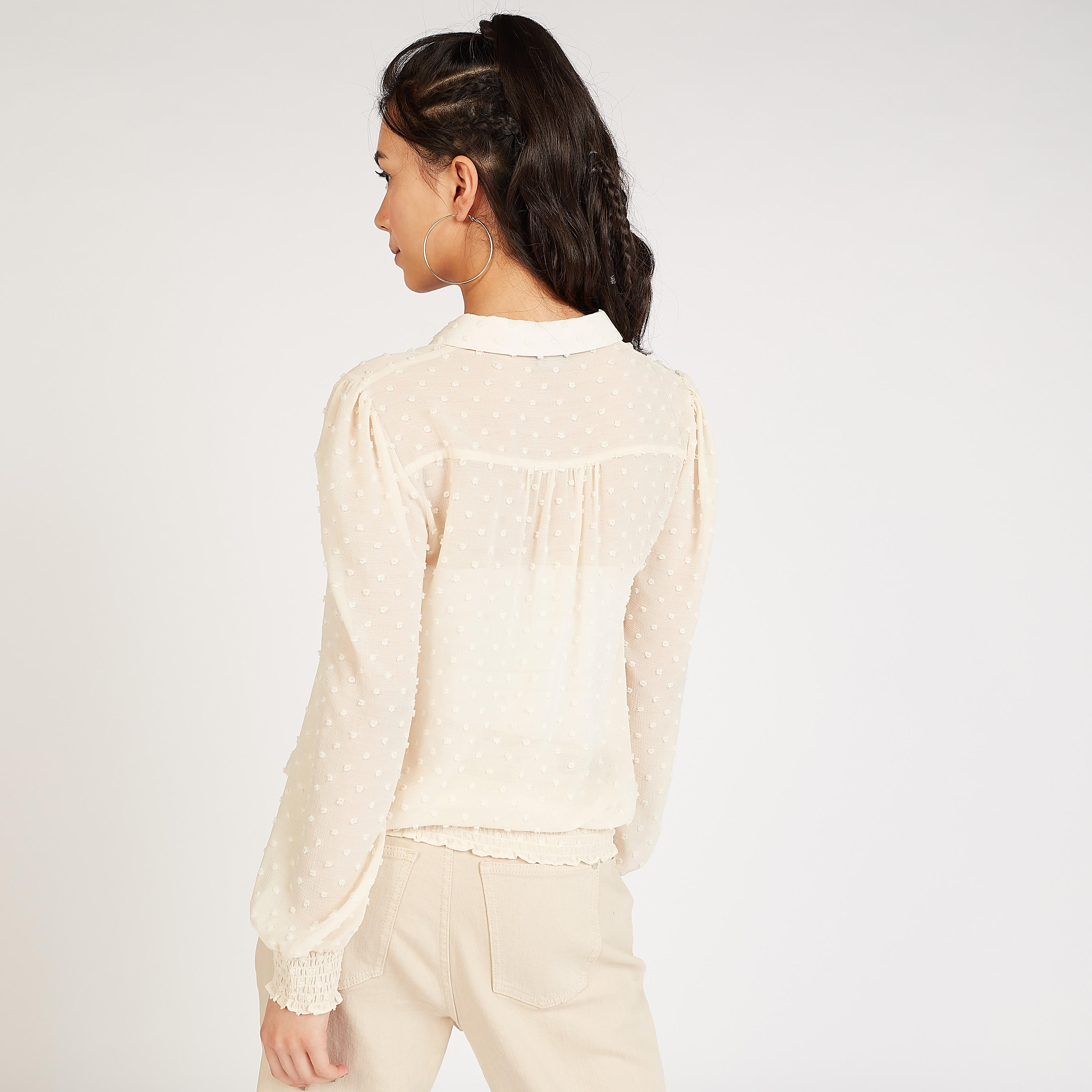 بلوزة مستدامة بارزة الملمس بياقة واسعة وأكمام بيشوب-women-clothing-shirtsandblouses-blouses-image-2