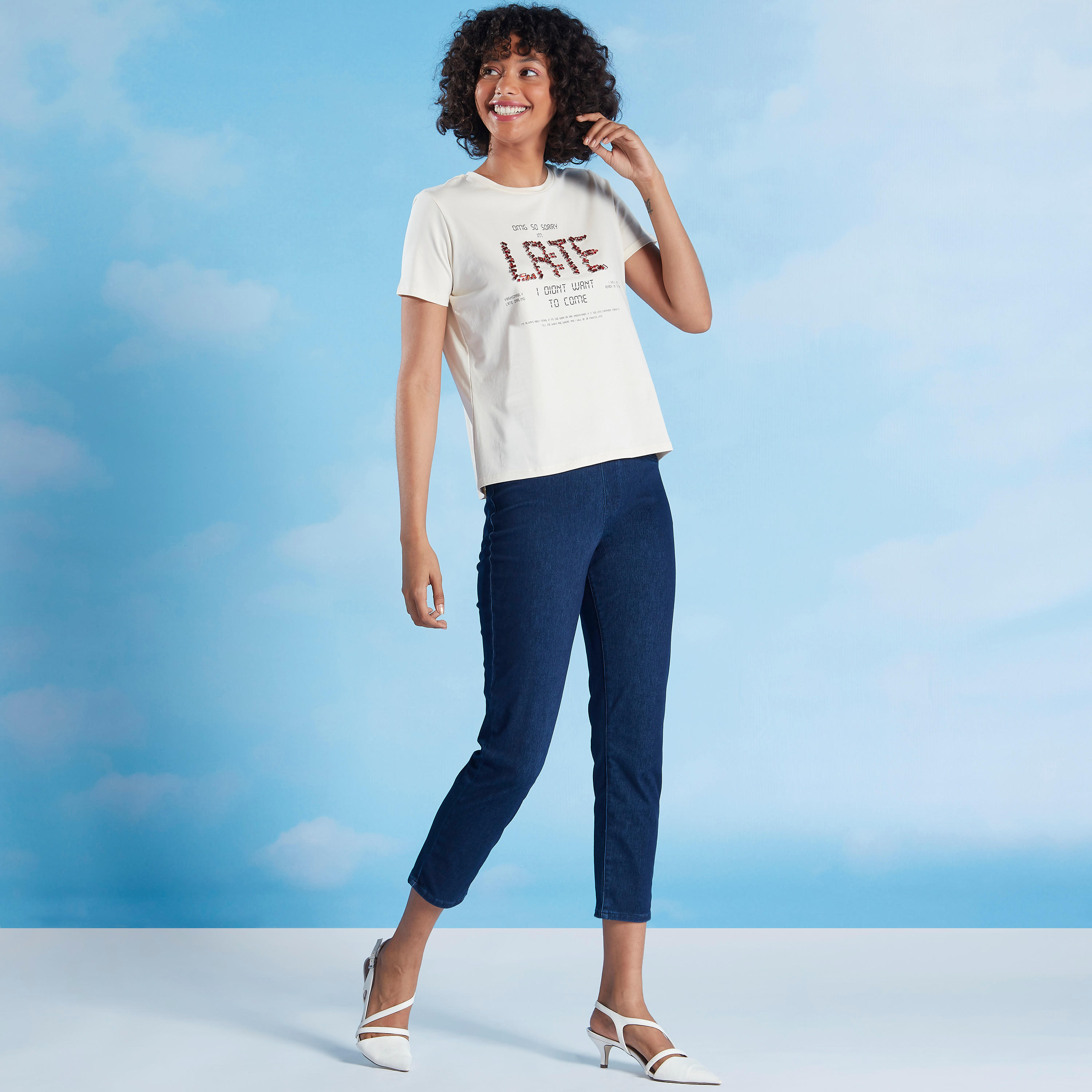 تيشيرت مستدام بياقة ضيّقة وتفاصيل مزيّنة-women-clothing-tshirts-image-2