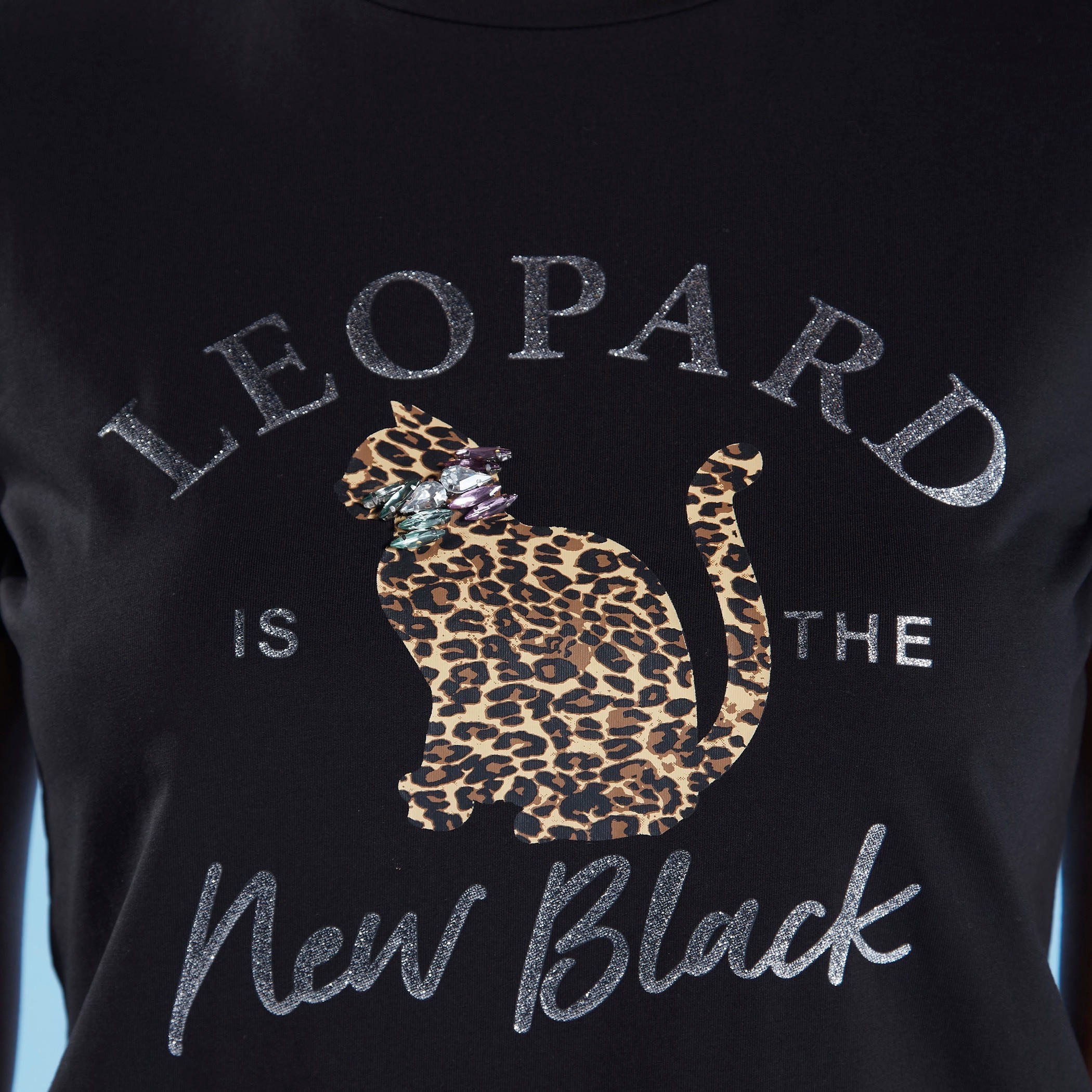 تيشيرت مستدام بياقة ضيّقة وتفاصيل مزيّنة-women-clothing-tshirts-image-3