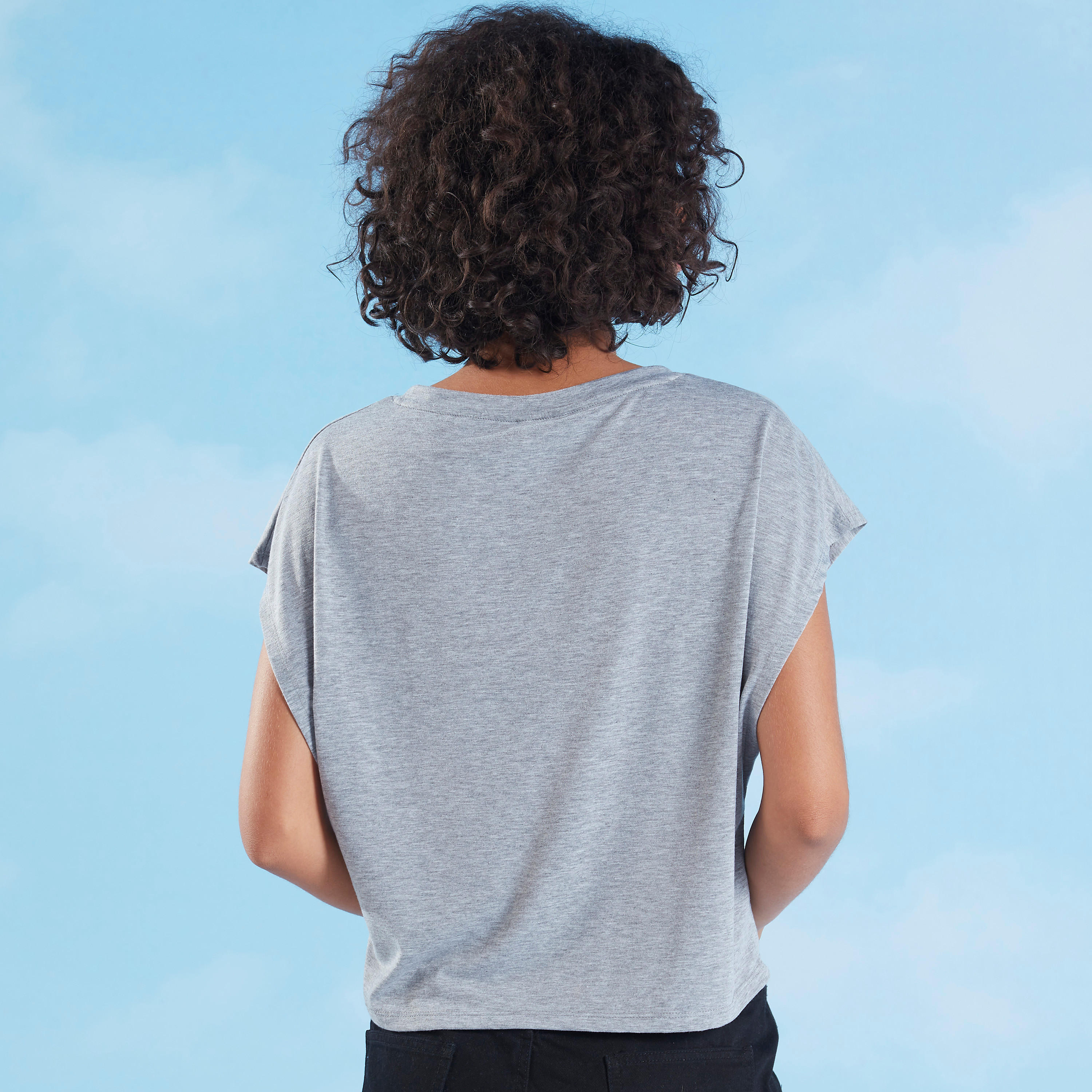 بلوزة قصيرة بياقة مستديرة وأكمام متصّلة وطبعات تيبوجرافيك-women-clothing-tshirts-image-4