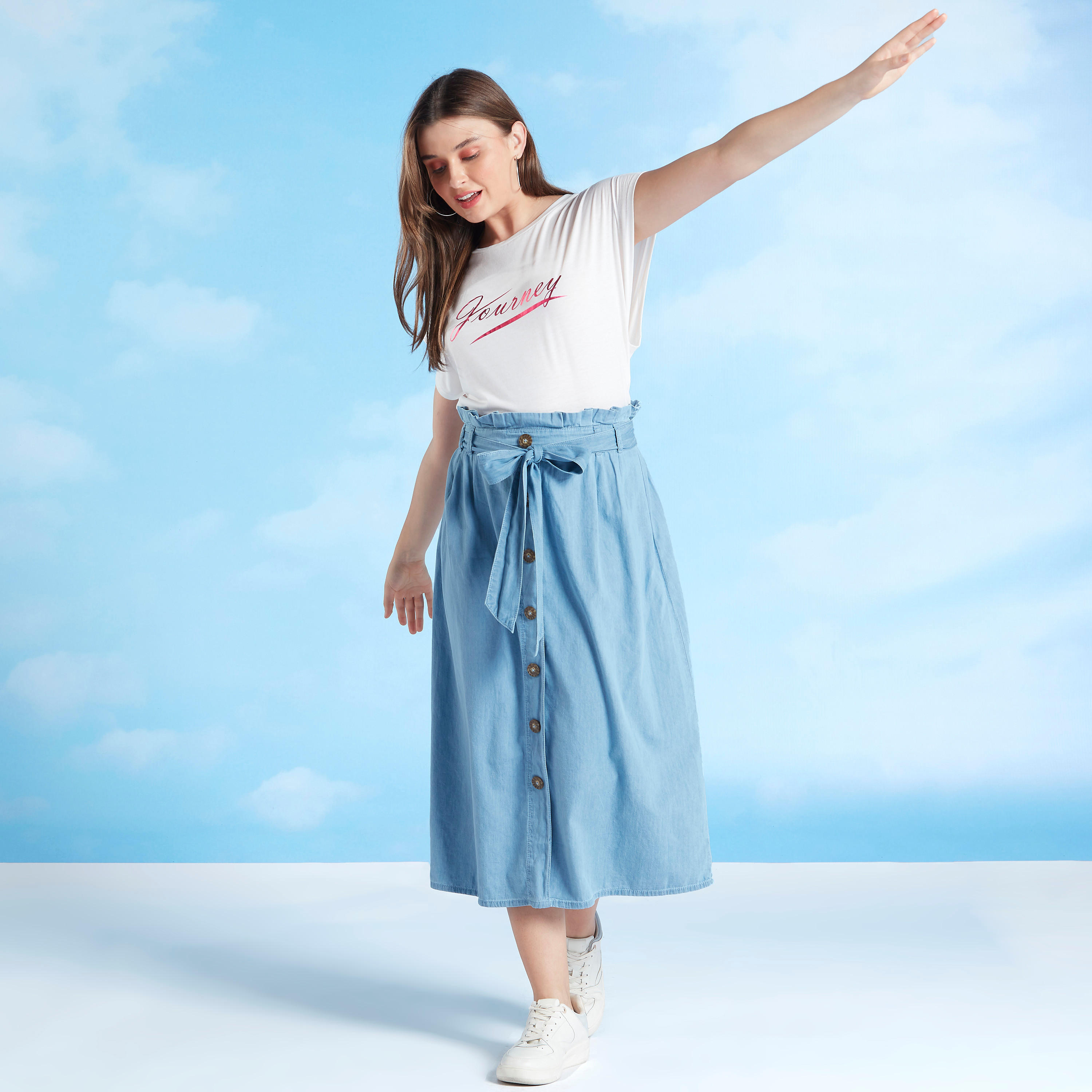 تيشيرت بياقة مستديرة وأكمام ممتدة وطبعات تيبوجرافيك-women-clothing-tshirts-image-3