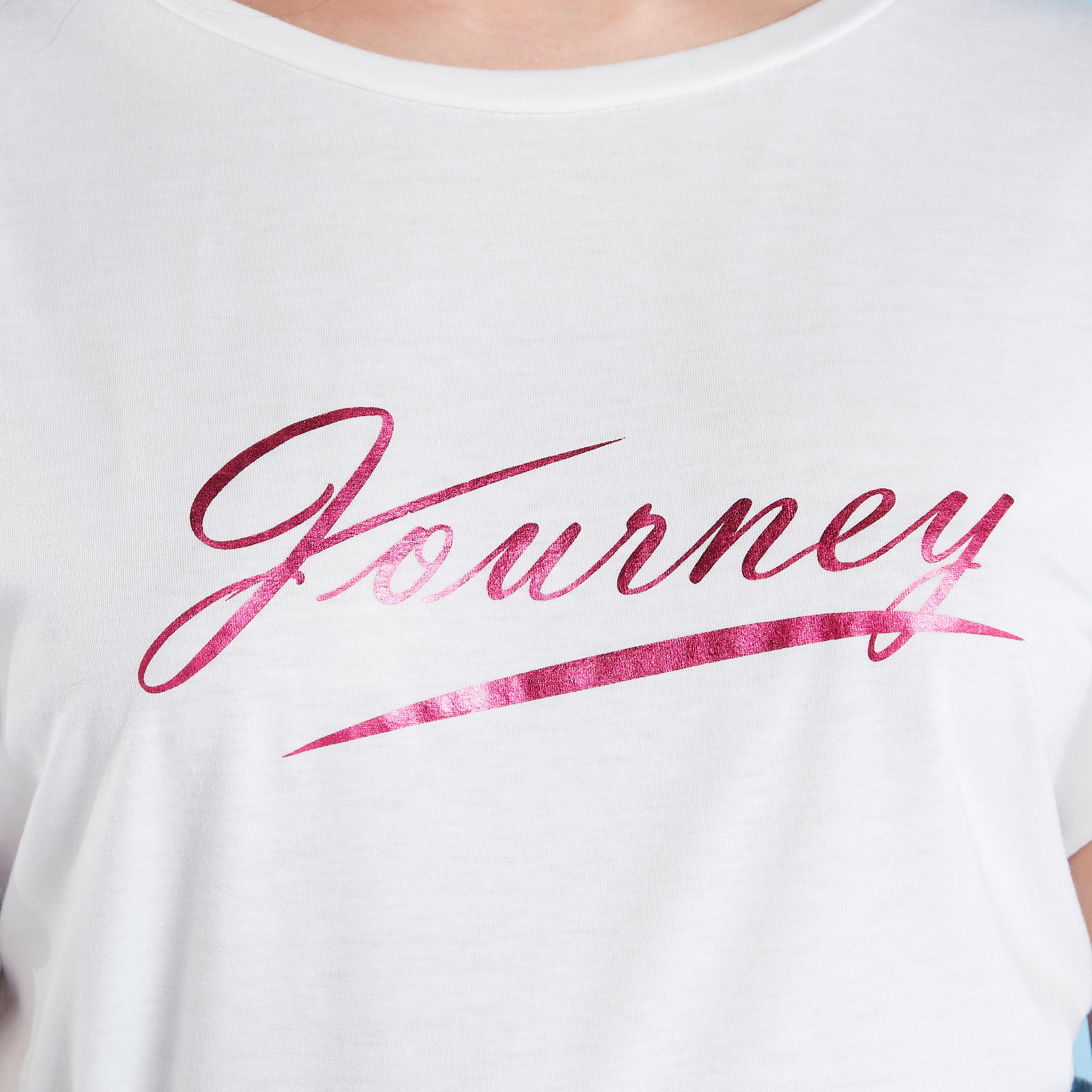 تيشيرت بياقة مستديرة وأكمام ممتدة وطبعات تيبوجرافيك-women-clothing-tshirts-image-2