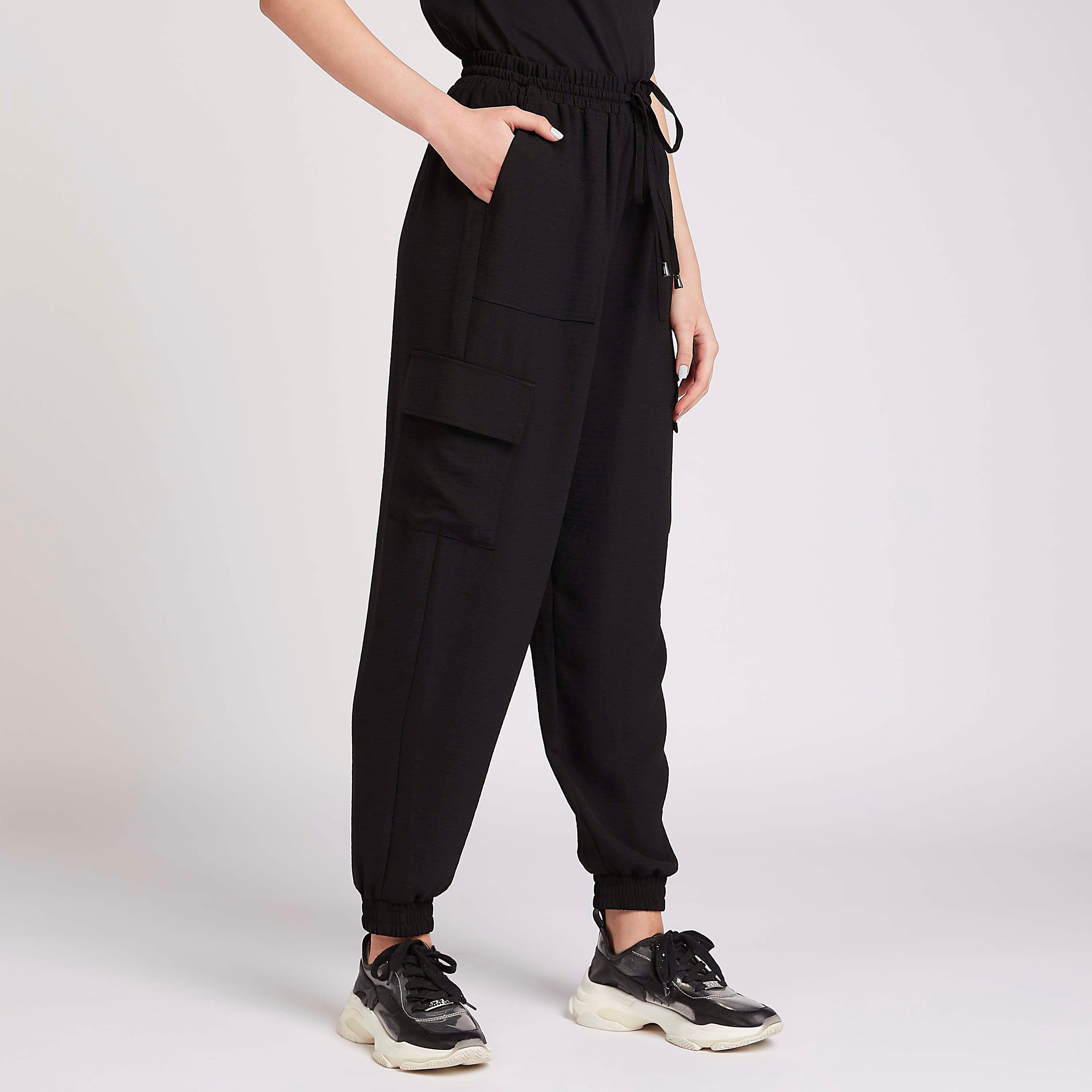 بنطلون رياضي سادة بأطراف مطاطية وخصر متوسط الارتفاع وجيوب وأربطة-women-clothing-bottoms-joggers-image-1