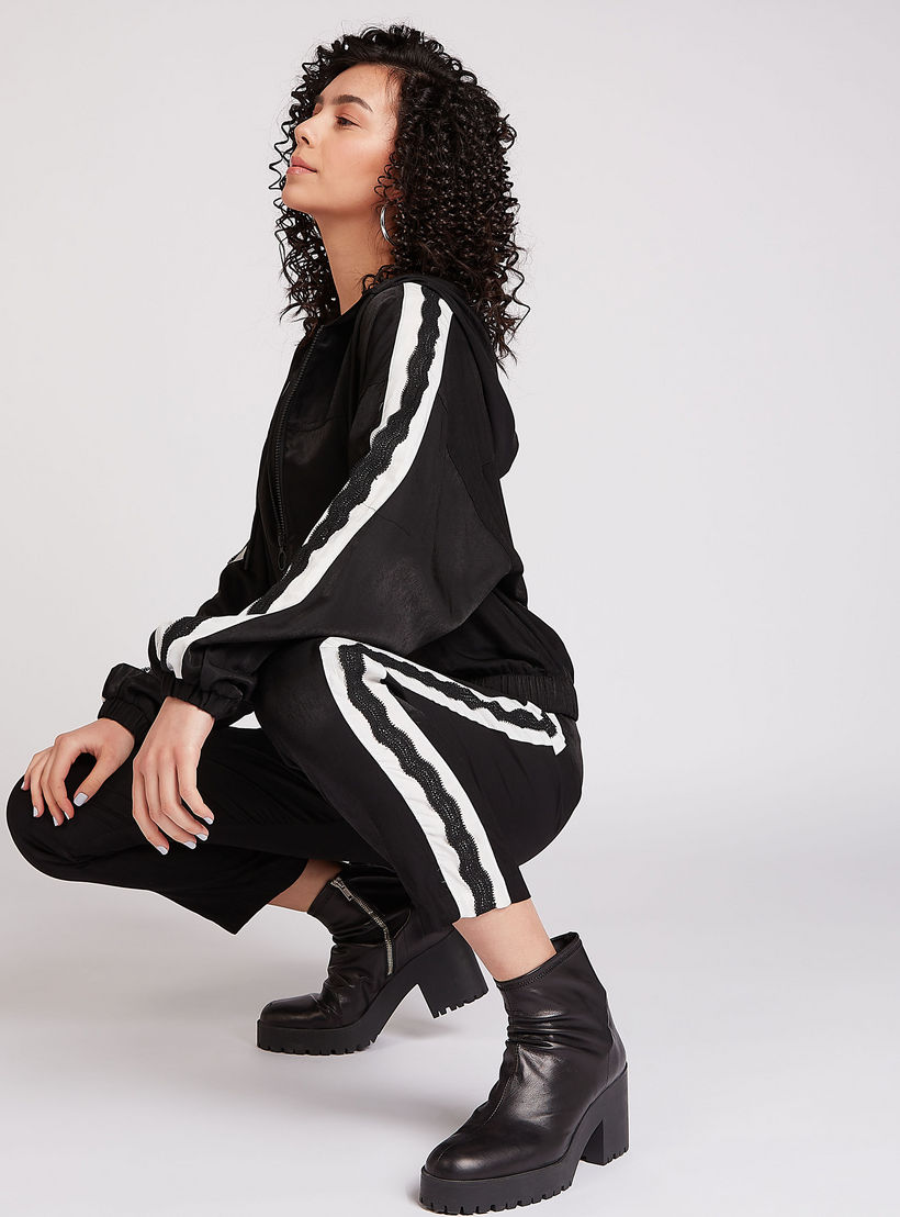 جاكيت خفيف مزيّن بأكمام كاملة وسحّاب إغلاق-women-winterwear-coatsandjackets-jackets-image-2