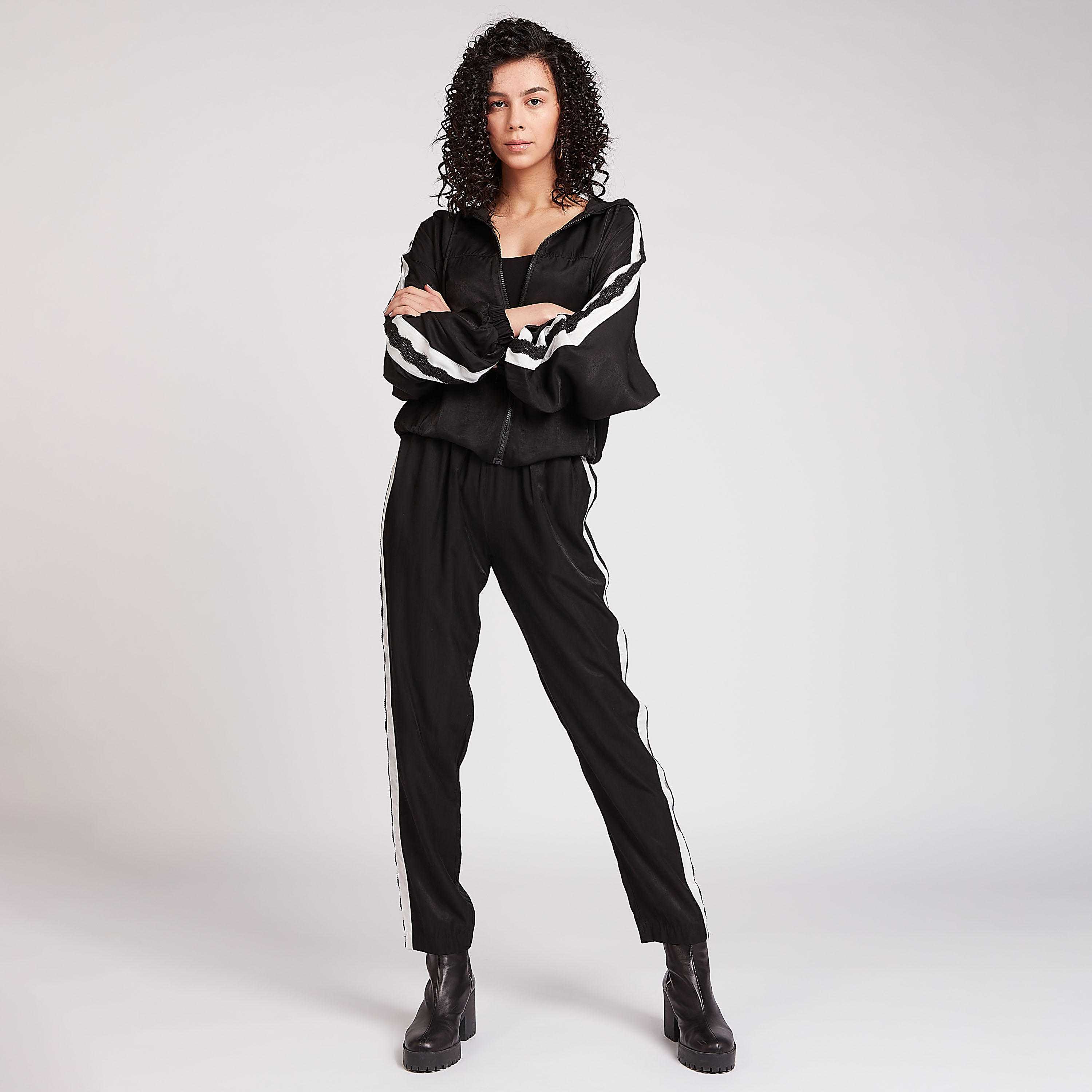 جاكيت خفيف مزيّن بأكمام كاملة وسحّاب إغلاق-women-winterwear-coatsandjackets-jackets-image-3