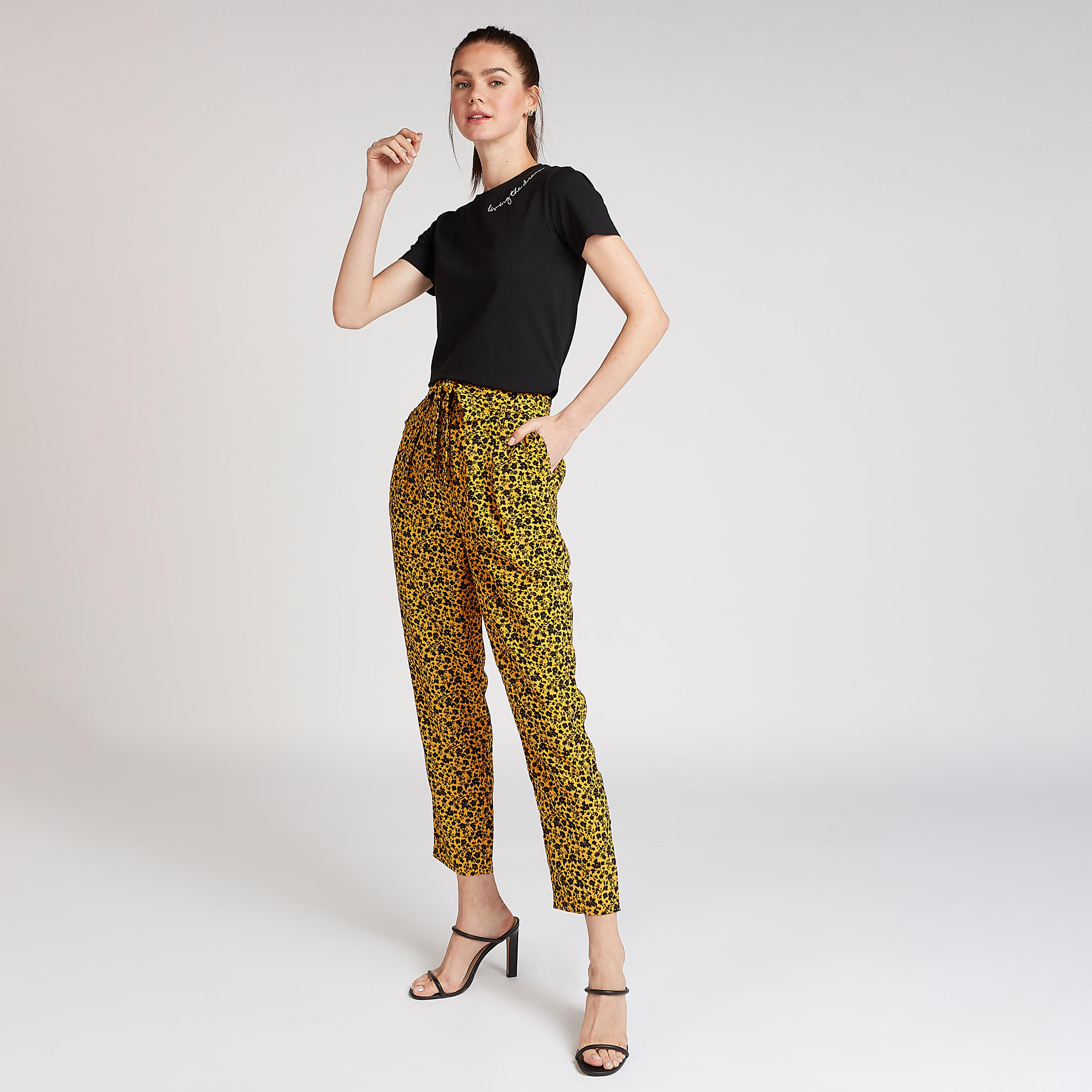 تيشيرت مستدام بياقة ضيّقة وأكمام قصيرة وطبعات-women-clothing-tshirts-image-2