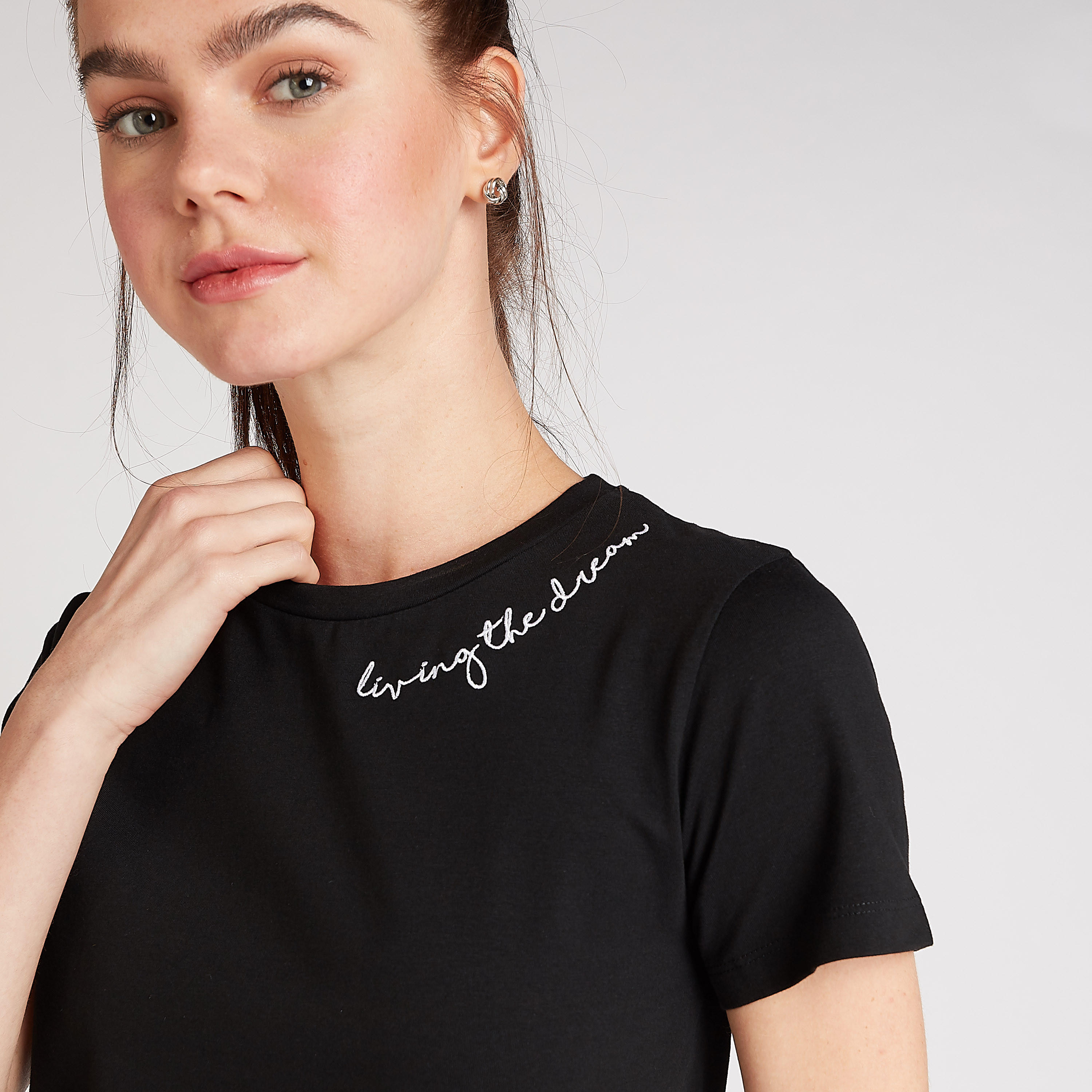 تيشيرت مستدام بياقة ضيّقة وأكمام قصيرة وطبعات-women-clothing-tshirts-image-3