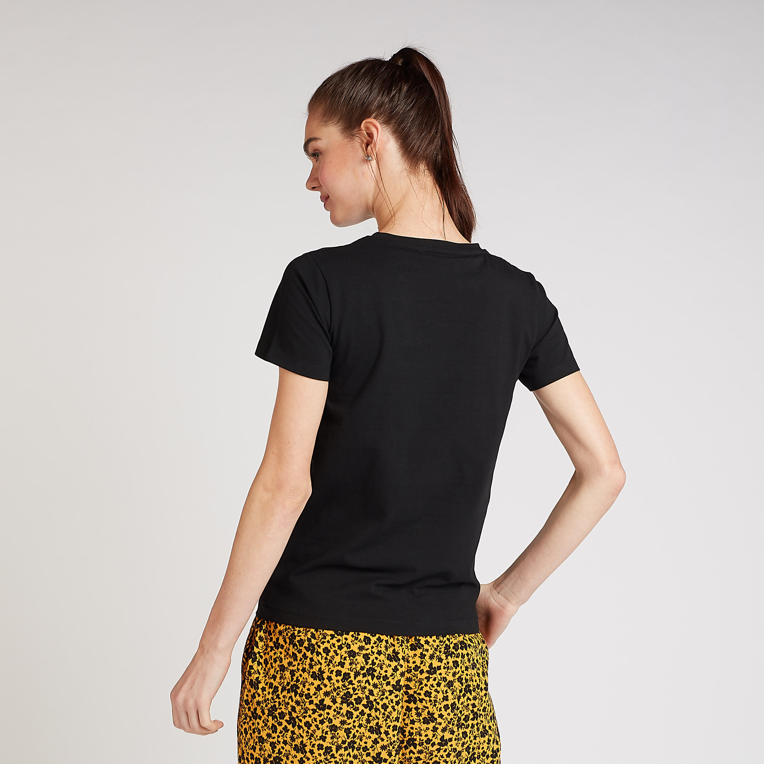 تيشيرت مستدام بياقة ضيّقة وأكمام قصيرة وطبعات-women-clothing-tshirts-image-4