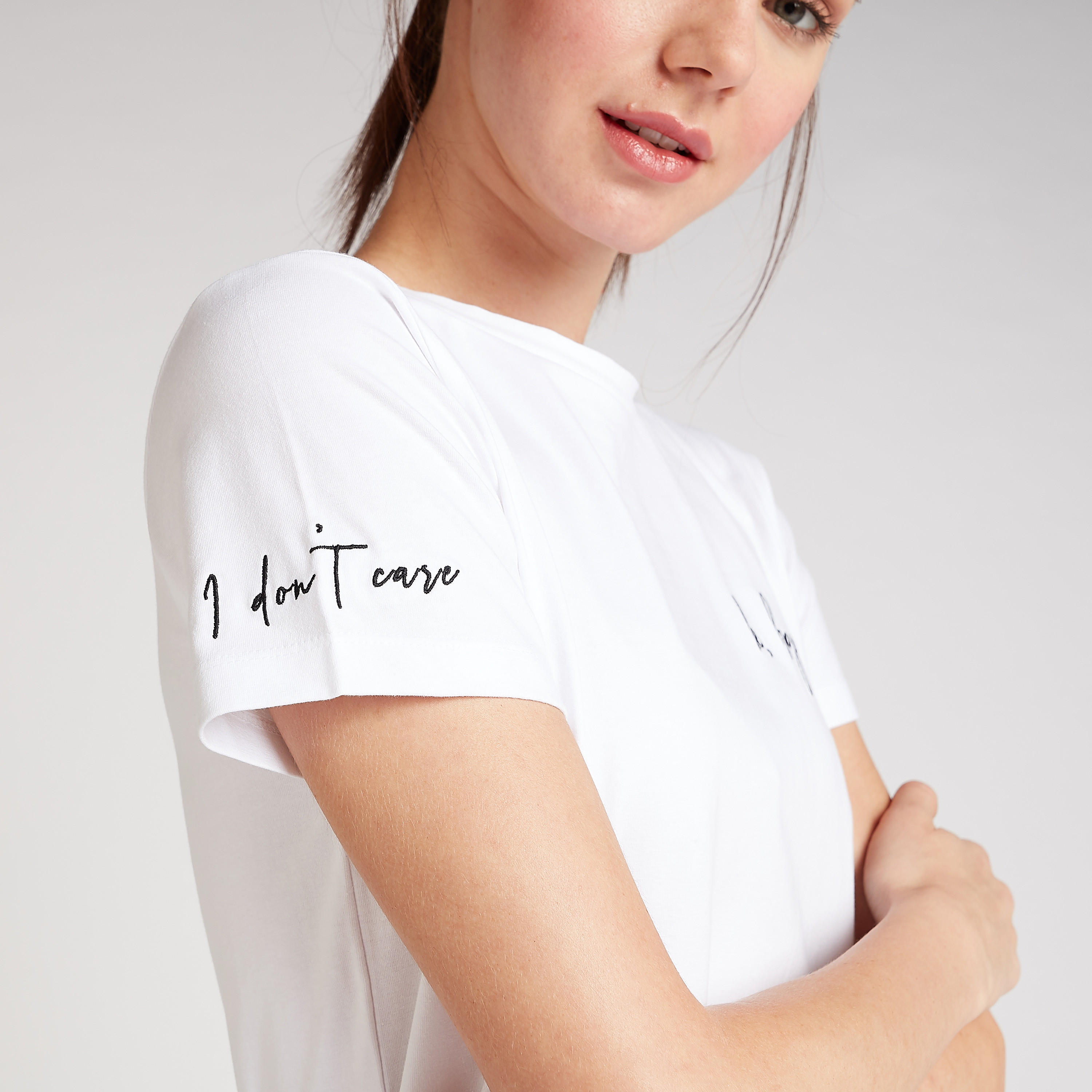تيشيرت مستدام بياقة ضيّقة وأكمام قصيرة وطبعات-women-clothing-tshirts-image-3