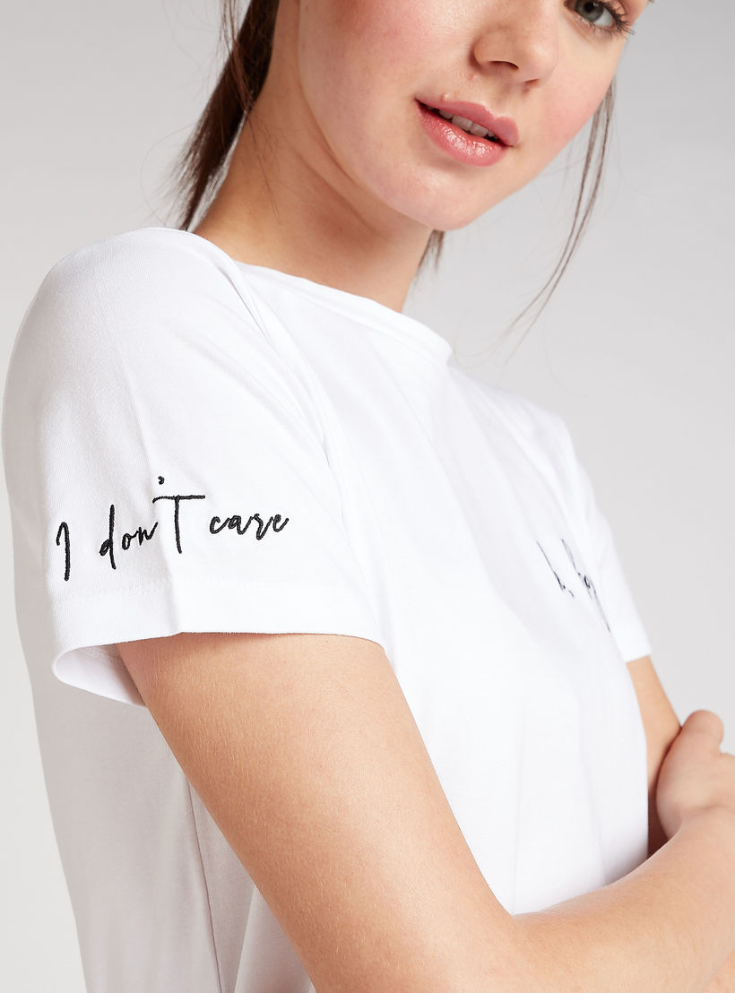 تيشيرت مستدام بياقة ضيّقة وأكمام قصيرة وطبعات-women-clothing-tshirts-image-3