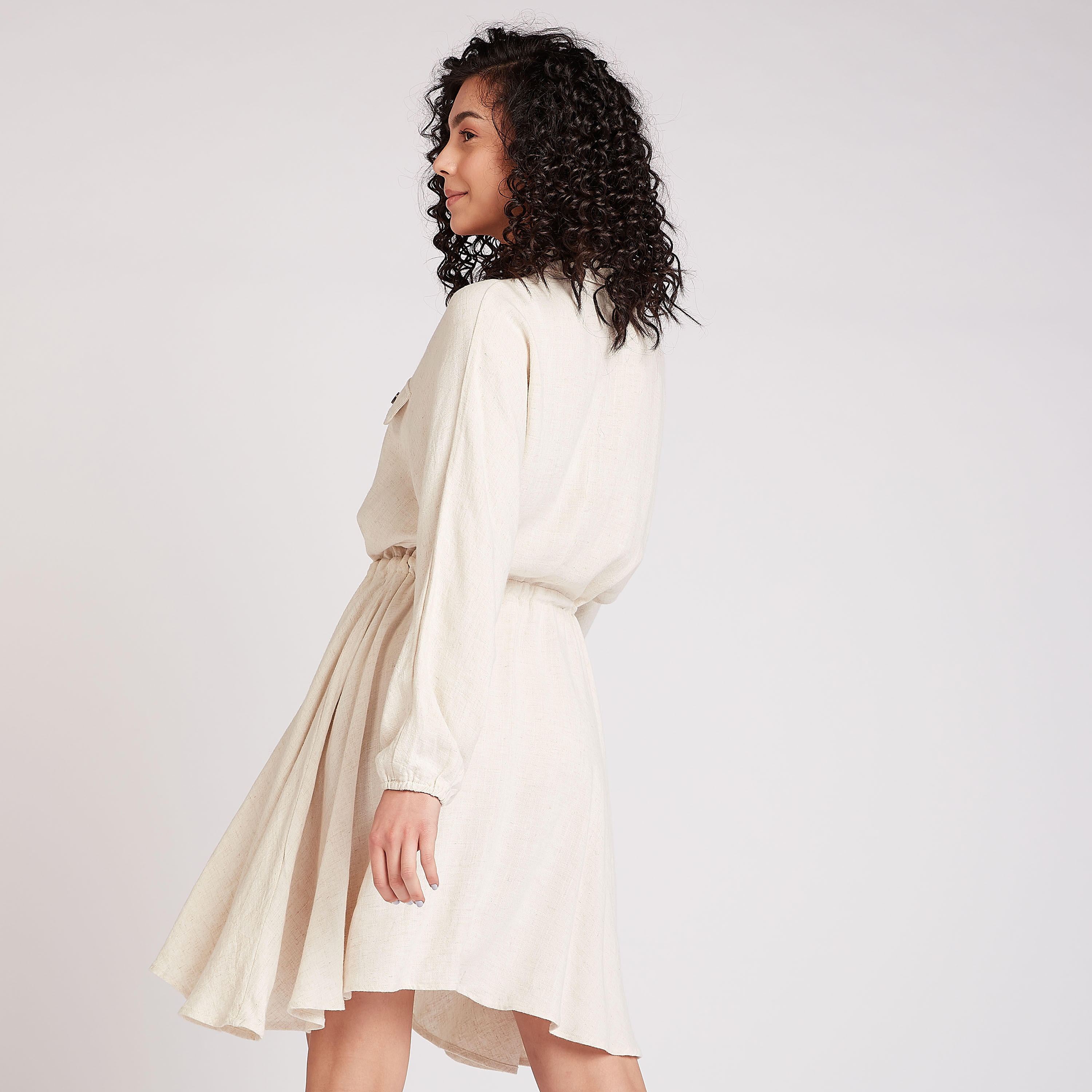 فستان منسدل قصير بارز الملمس بياقة عادية وأكمام طويلة-women-clothing-dresses-image-4