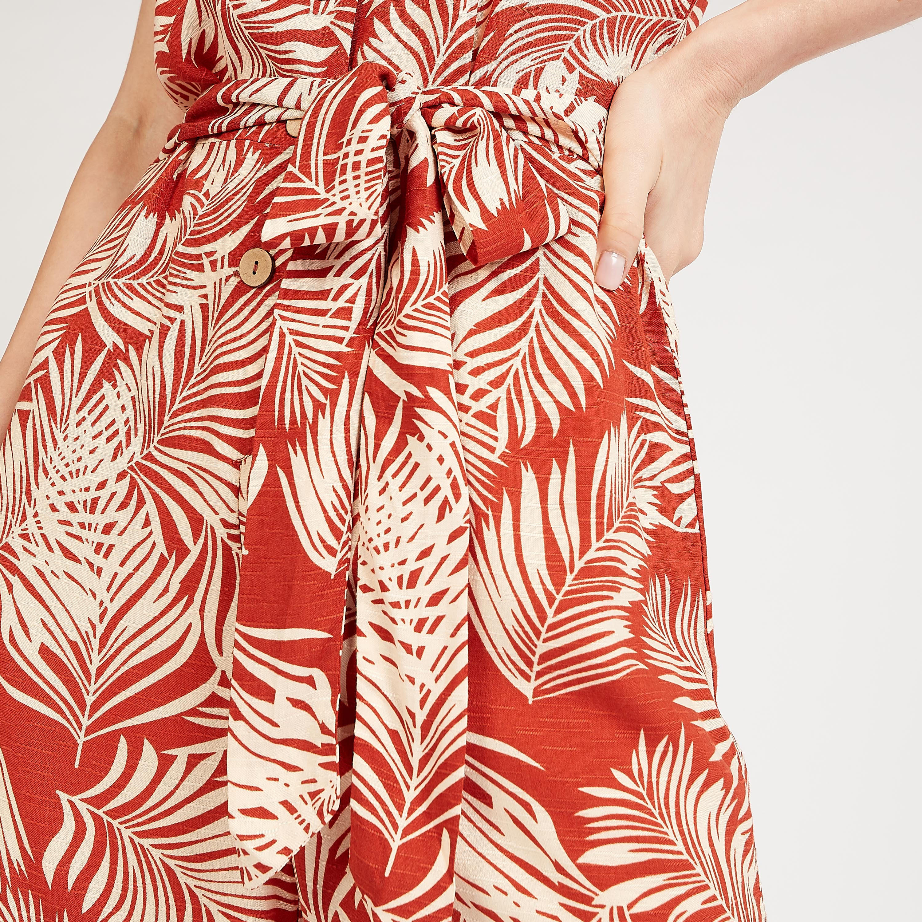 أفرول بطبعات استوائيّة وأكمام قصيرة وأربطة-women-clothing-jumpsuits-image-3