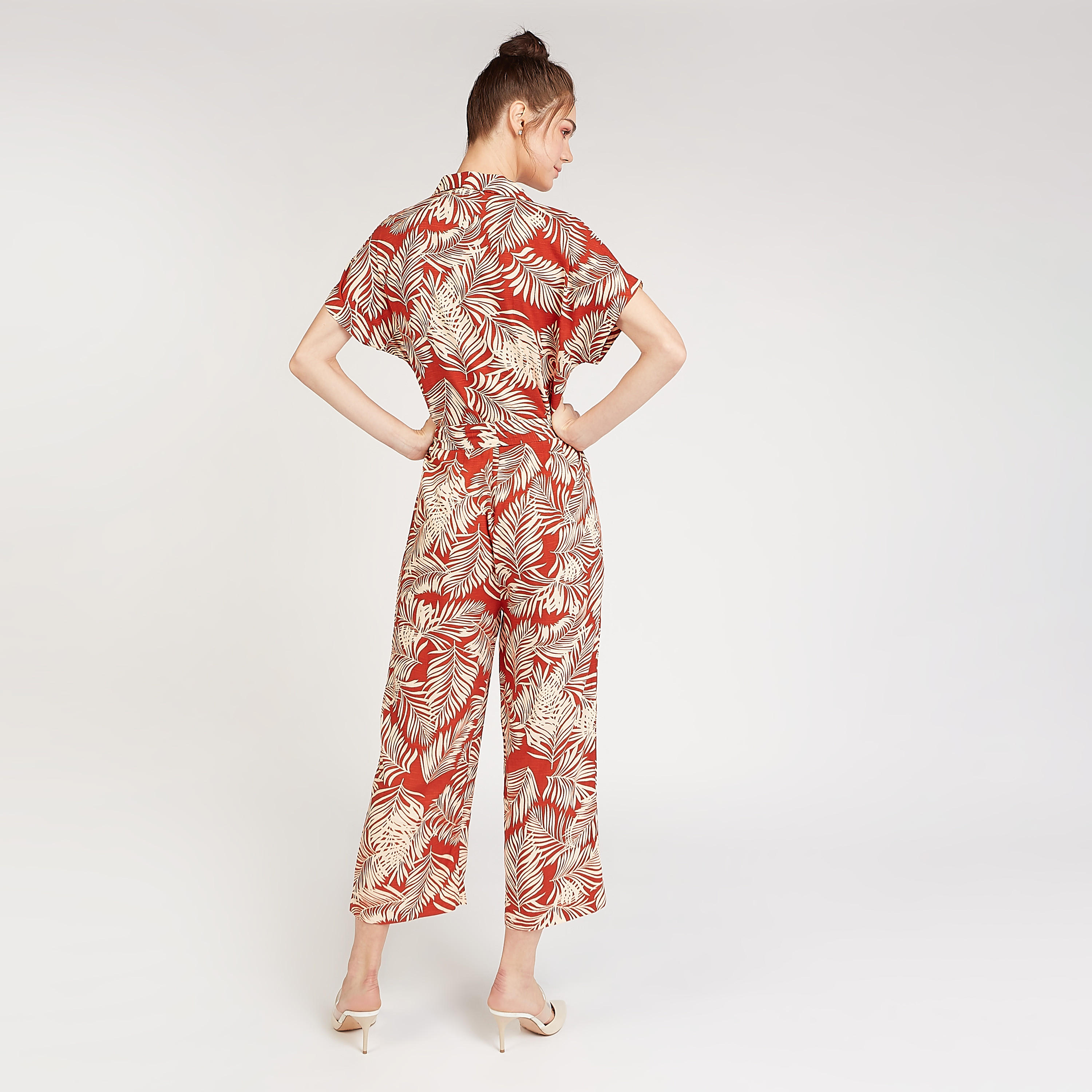 أفرول بطبعات استوائيّة وأكمام قصيرة وأربطة-women-clothing-jumpsuits-image-4