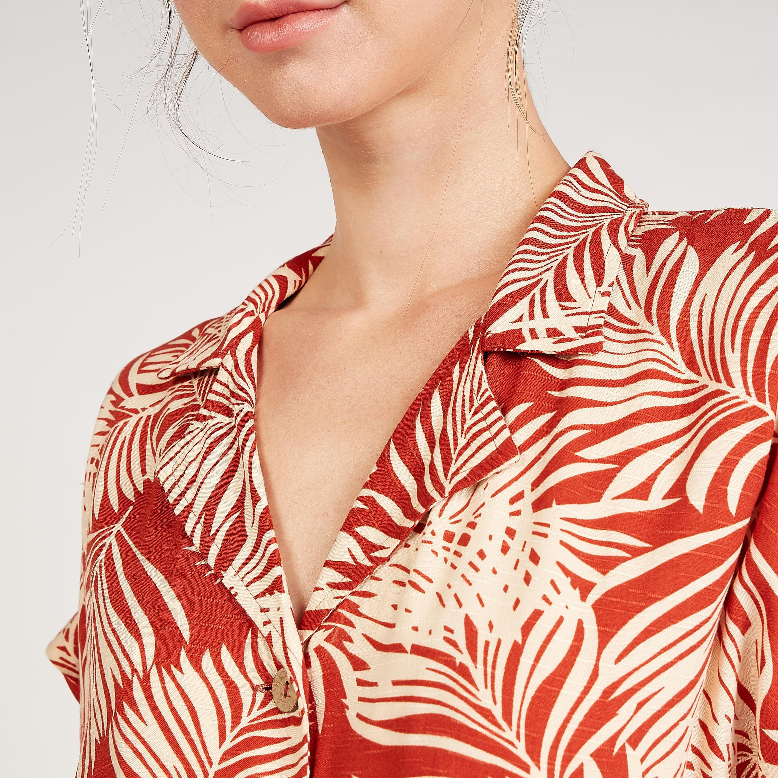 أفرول بطبعات استوائيّة وأكمام قصيرة وأربطة-women-clothing-jumpsuits-image-5