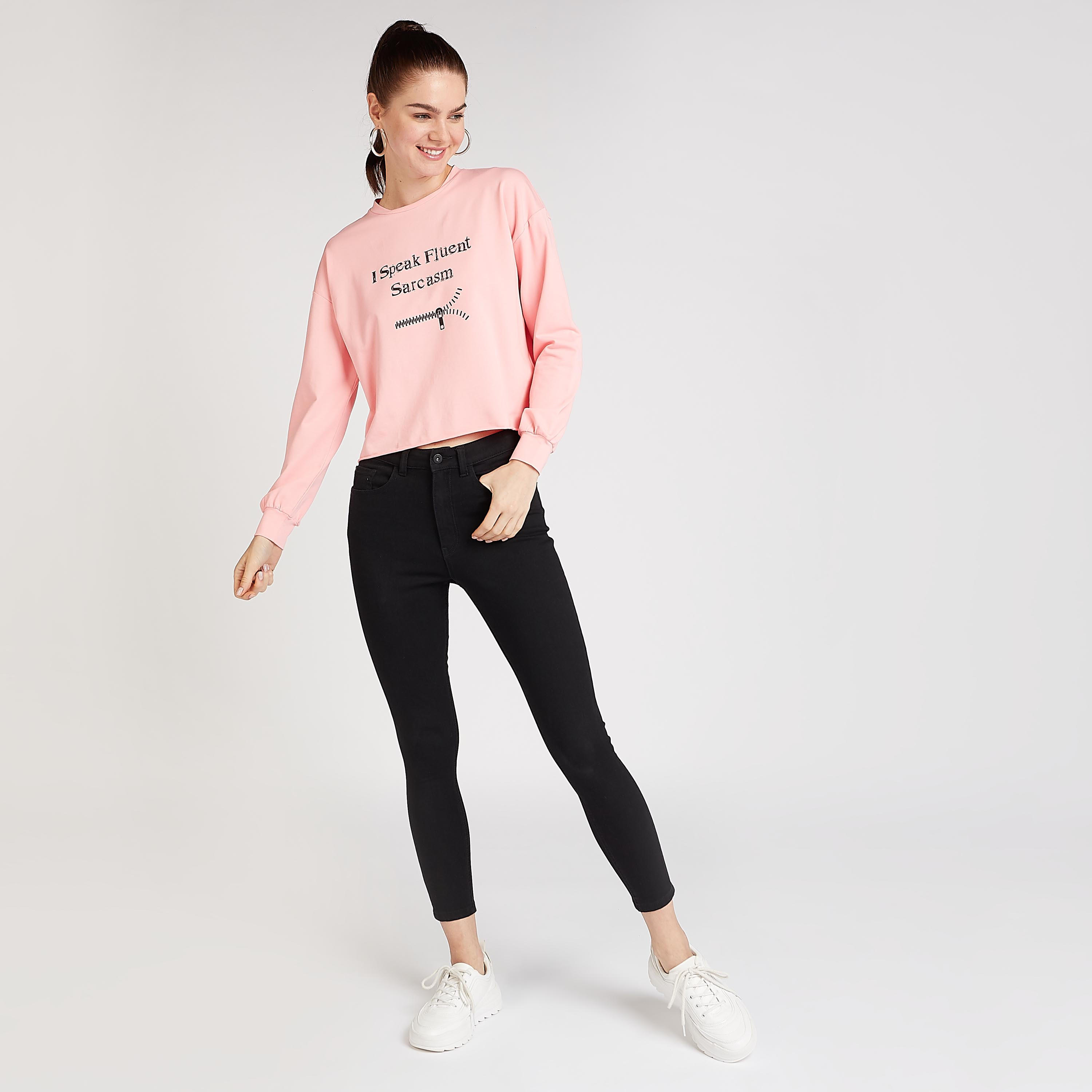 سويت شيرت مستدام بياقة ضيّقة وأكمام طويلة وطبعات-women-winterwear-hoodiesandsweatshirts-sweatshirts-image-4